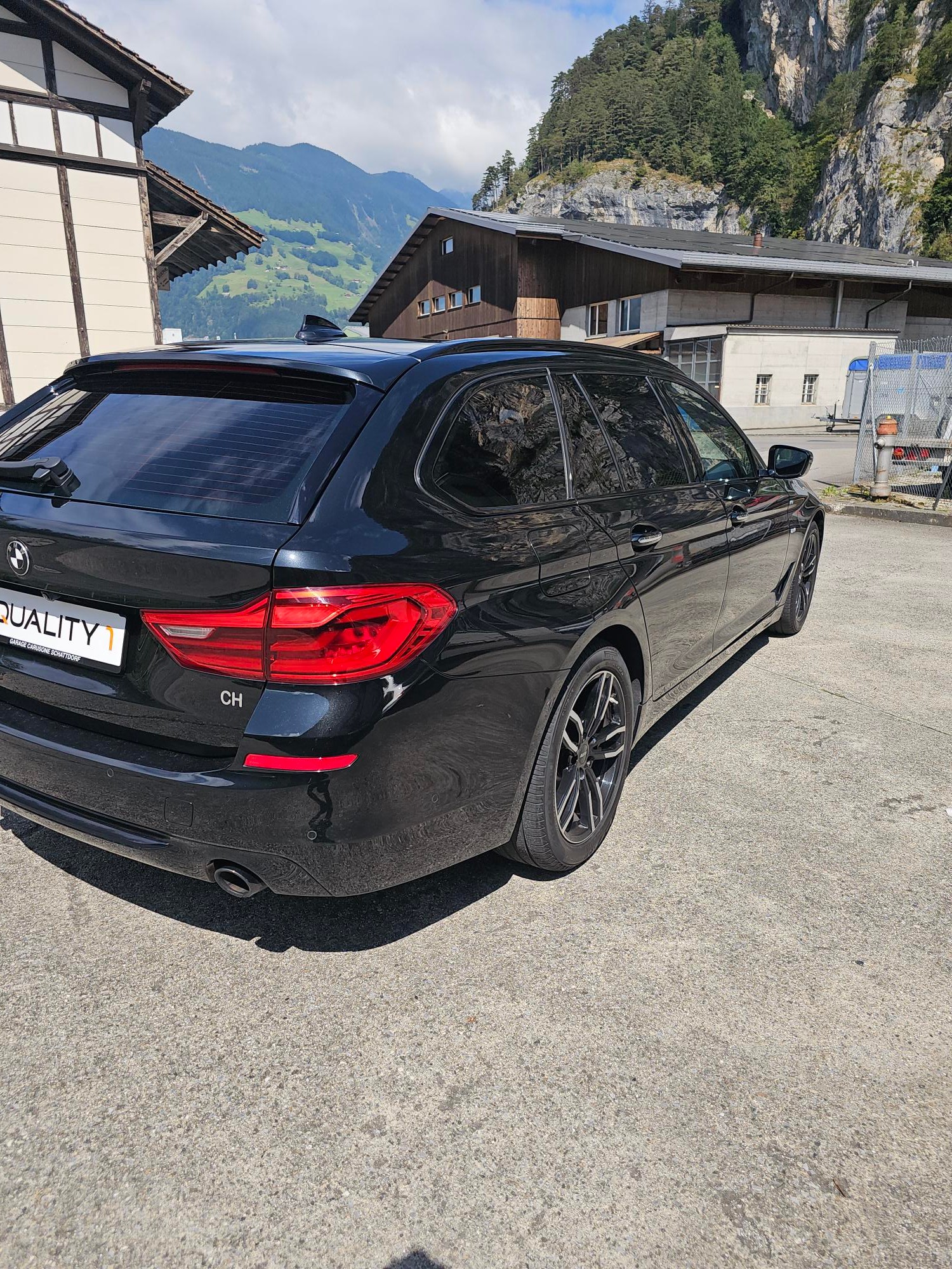 BMW 530d xDrive Touring Sport Line Steptronic-image-5