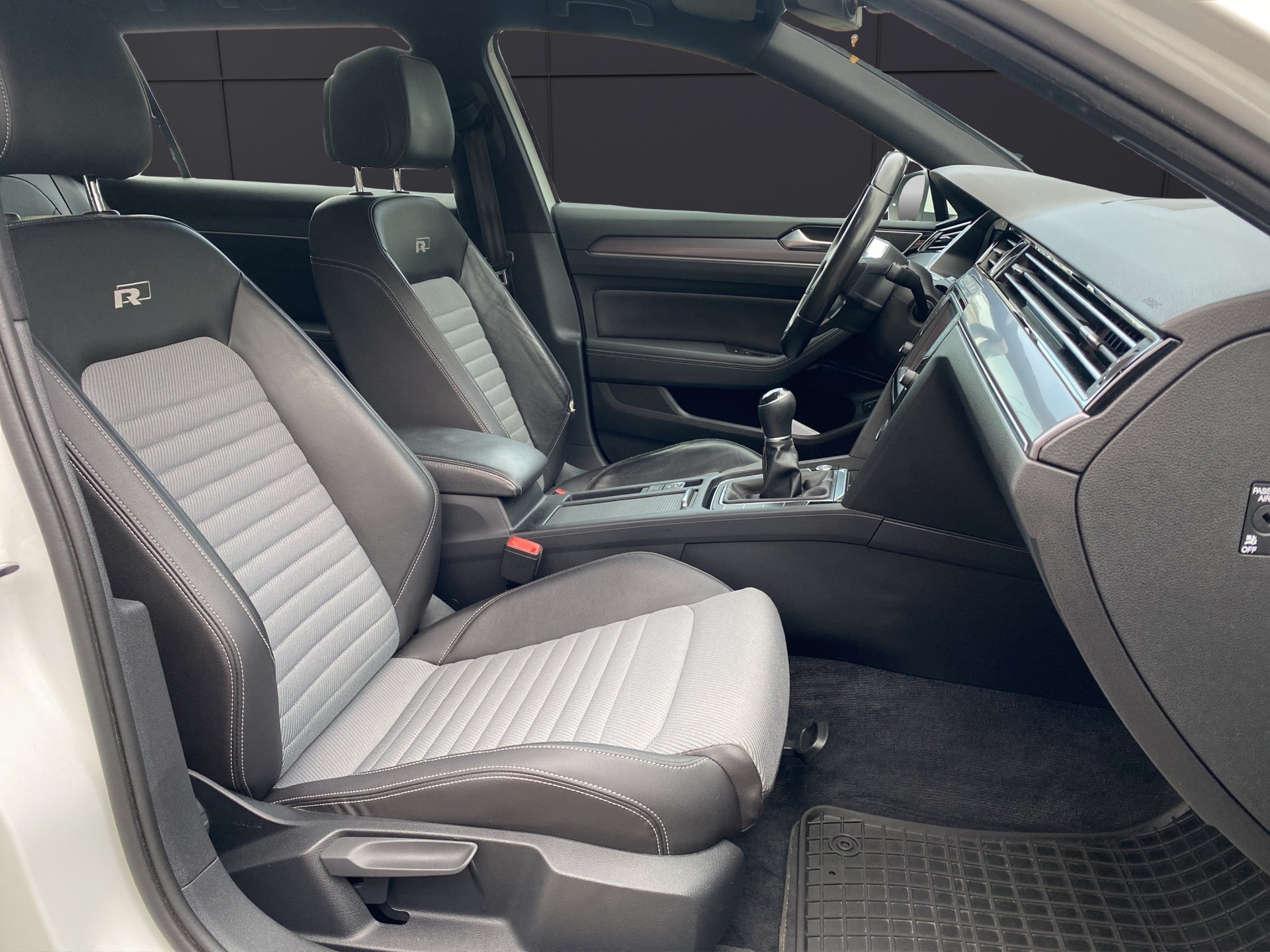 VW Passat Variant 1.4 TSI ACT BMT R-Line-image-15