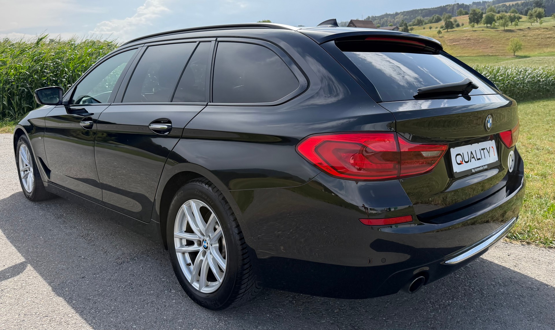 BMW 520d xDrive Touring Luxury Line Steptronic-image-3