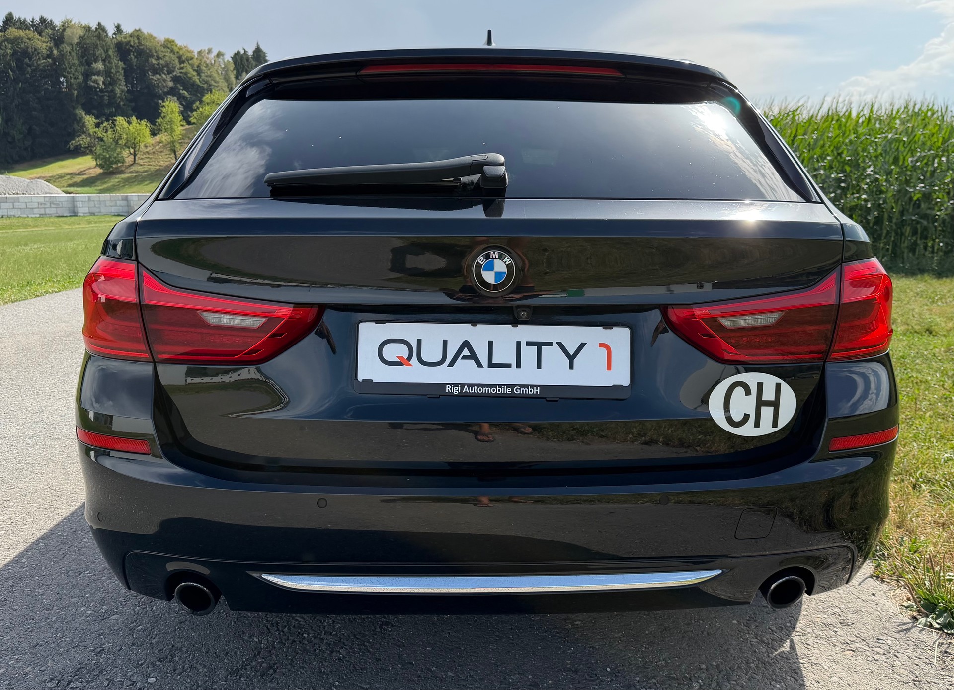 BMW 520d xDrive Touring Luxury Line Steptronic-image-4