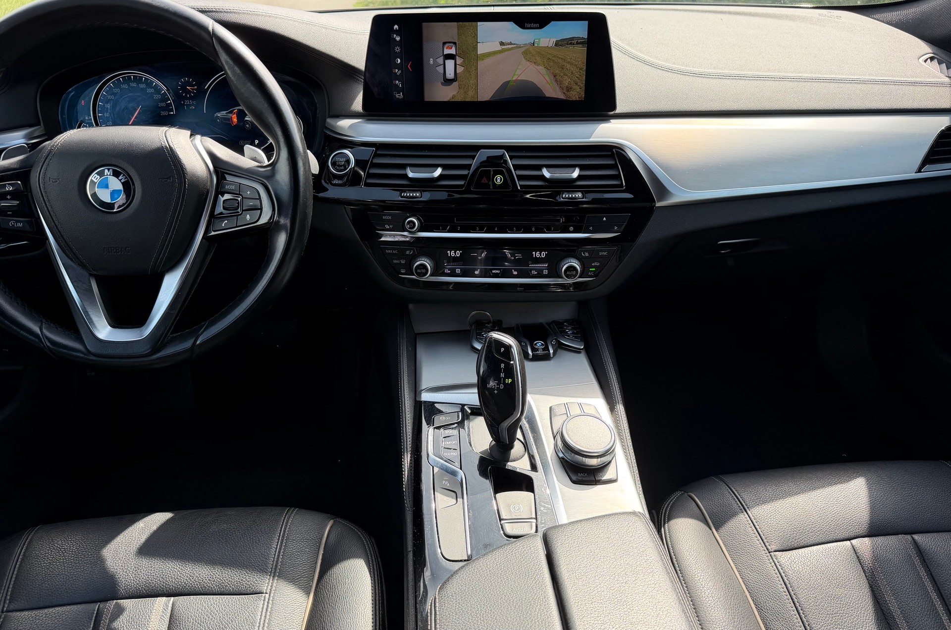 BMW 520d xDrive Touring Luxury Line Steptronic-image-14