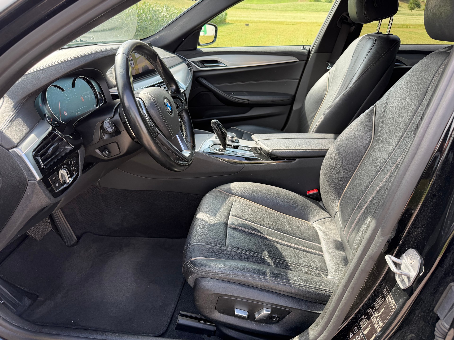 BMW 520d xDrive Touring Luxury Line Steptronic-image-7