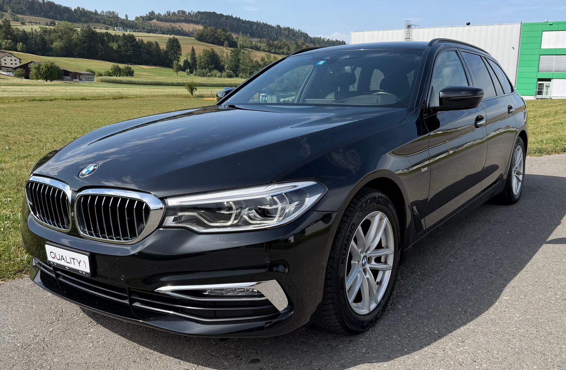 BMW 520d xDrive Touring Luxury Line Steptronic-image-0