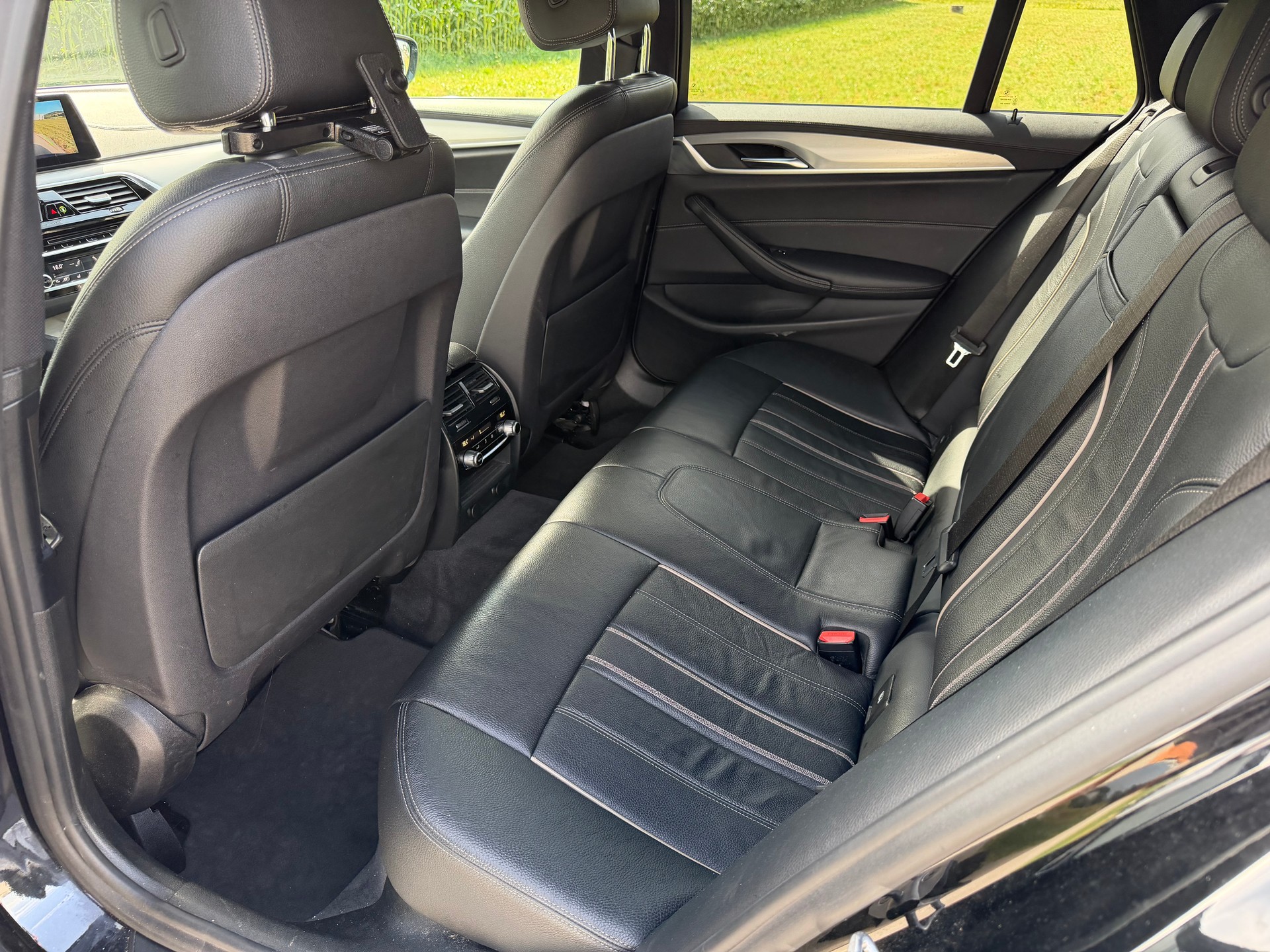 BMW 520d xDrive Touring Luxury Line Steptronic-image-10