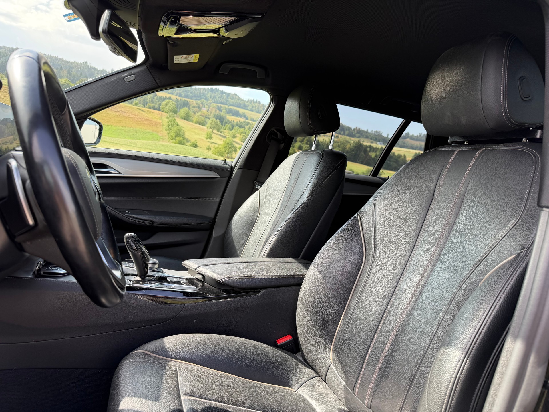 BMW 520d xDrive Touring Luxury Line Steptronic-image-9