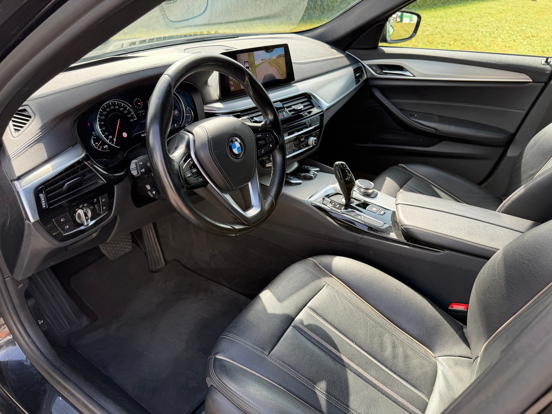 BMW 520d xDrive Touring Luxury Line Steptronic-image-8