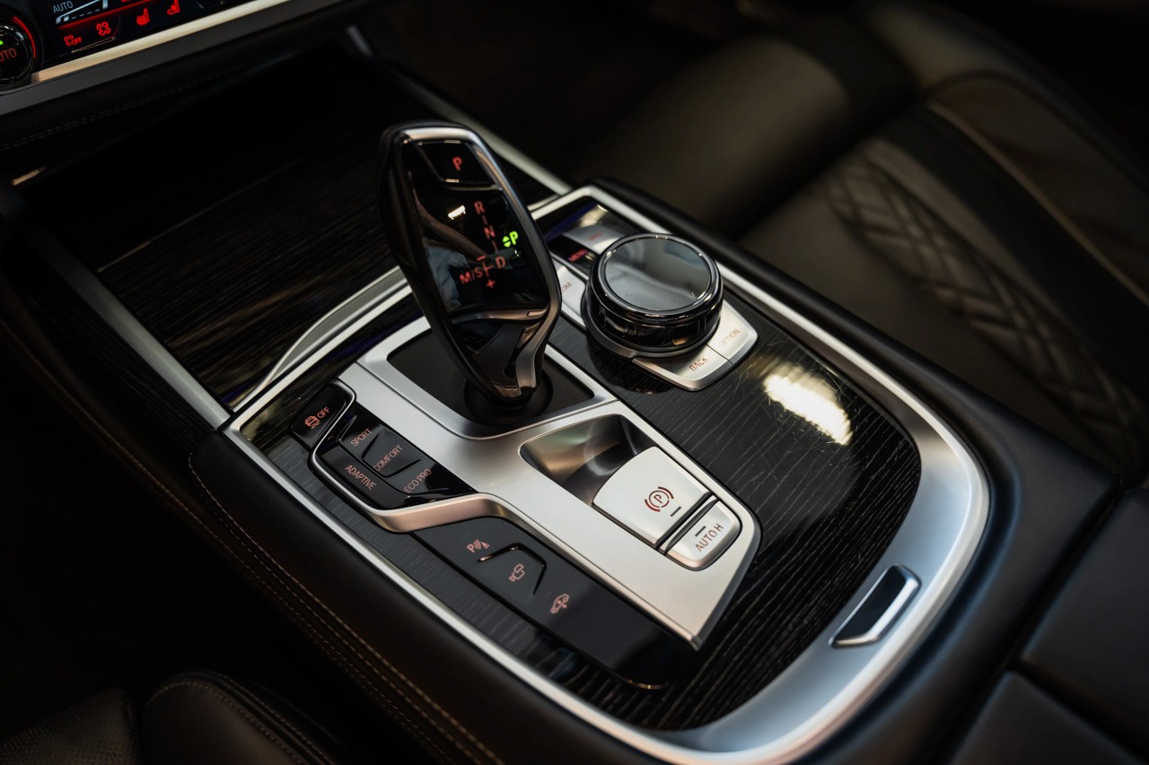 BMW 740d xDrive Steptronic M Sportpaket-image-34