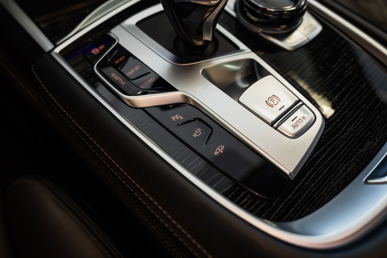 BMW 740d xDrive Steptronic M Sportpaket-image-35