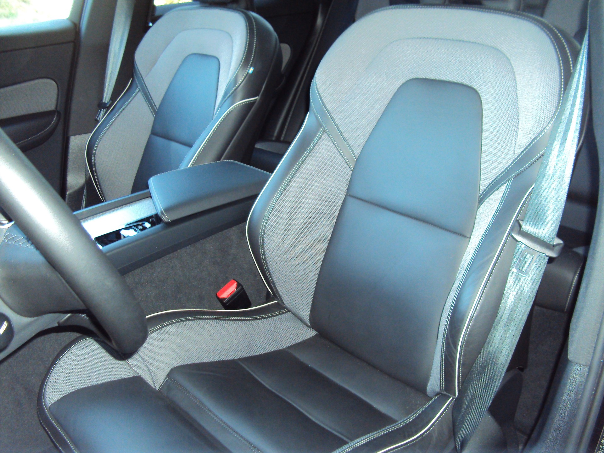VOLVO XC60 B5 Benzin Mild Hybrid AWDPLUS Black Edition Geartronic-image-12