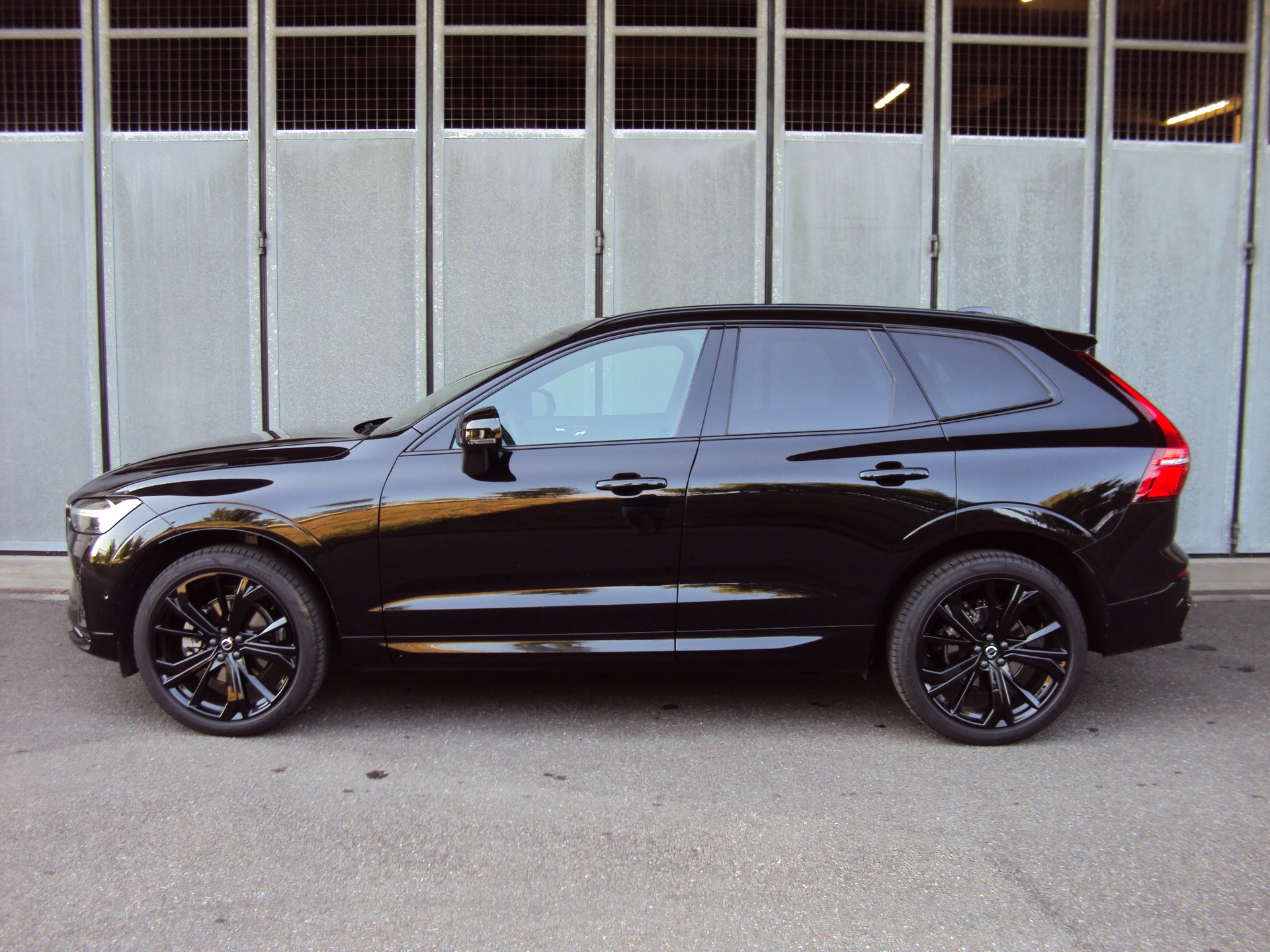 VOLVO XC60 B5 Benzin Mild Hybrid AWDPLUS Black Edition Geartronic-image-7