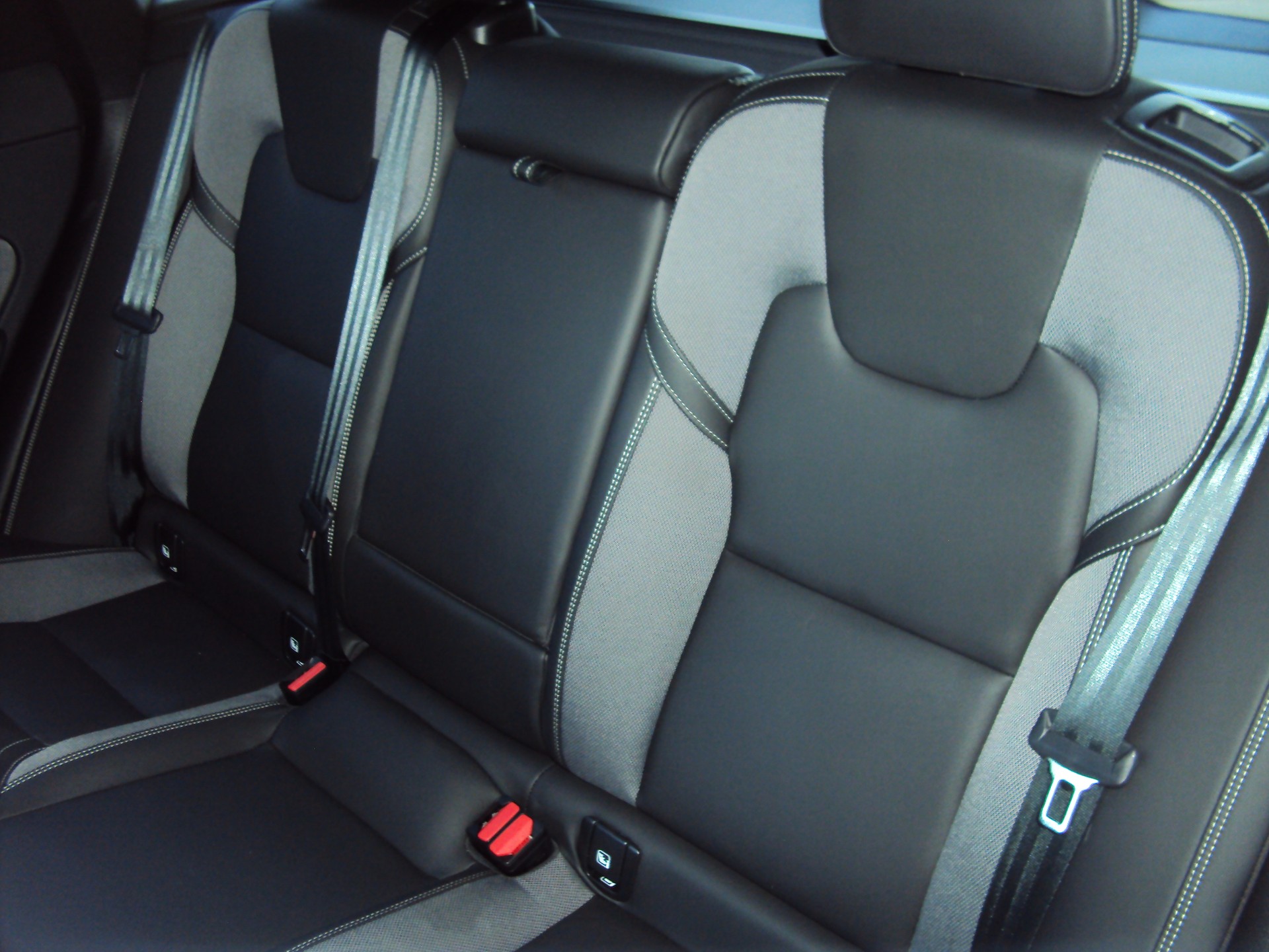 VOLVO XC60 B5 Benzin Mild Hybrid AWDPLUS Black Edition Geartronic-image-13