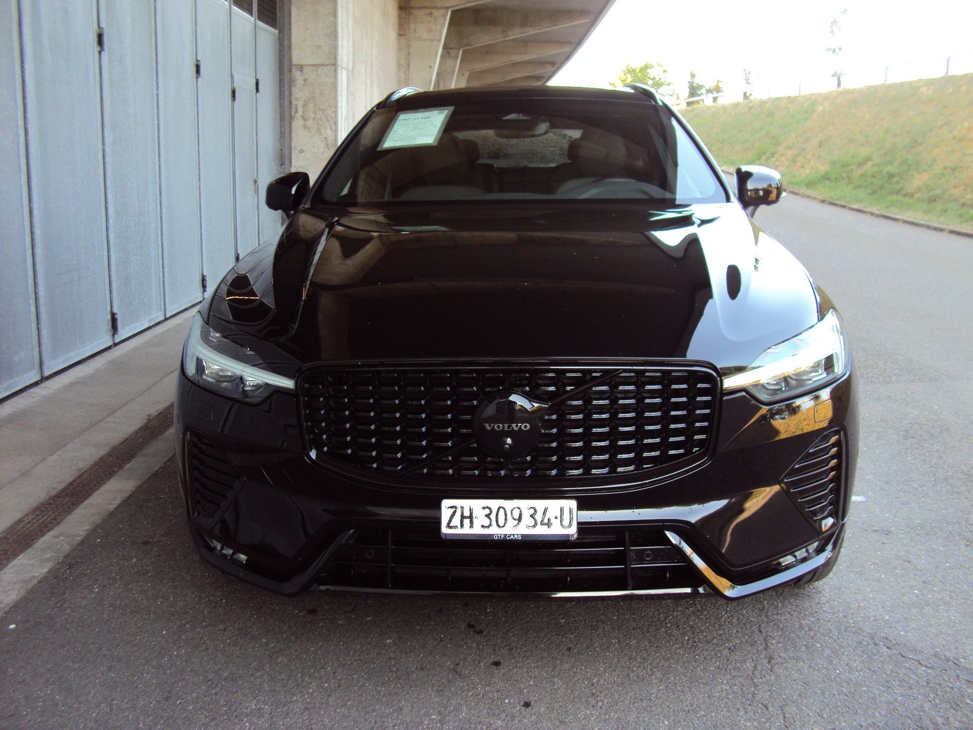 VOLVO XC60 B5 Benzin Mild Hybrid AWDPLUS Black Edition Geartronic-image-2
