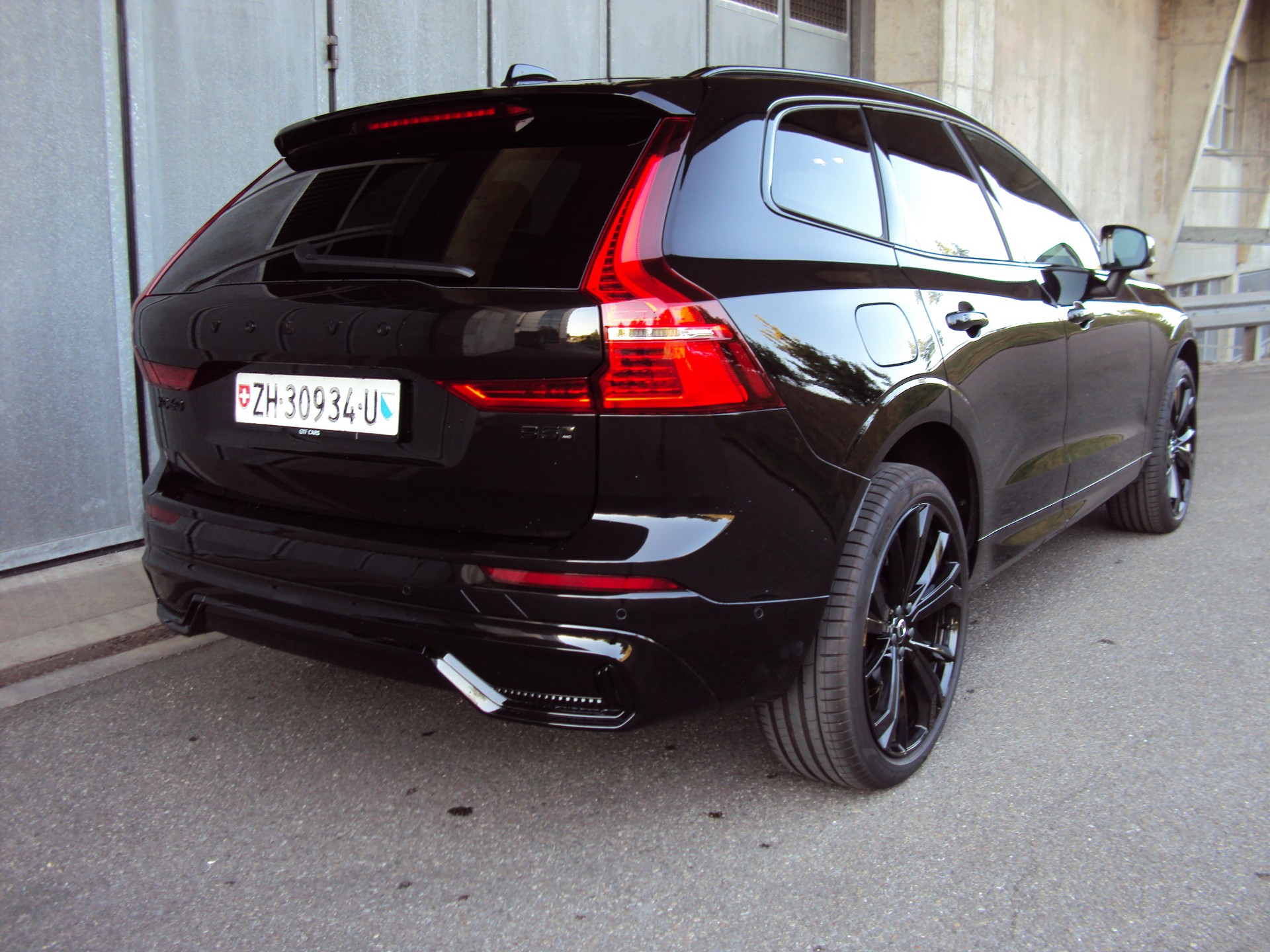 VOLVO XC60 B5 Benzin Mild Hybrid AWDPLUS Black Edition Geartronic-image-3