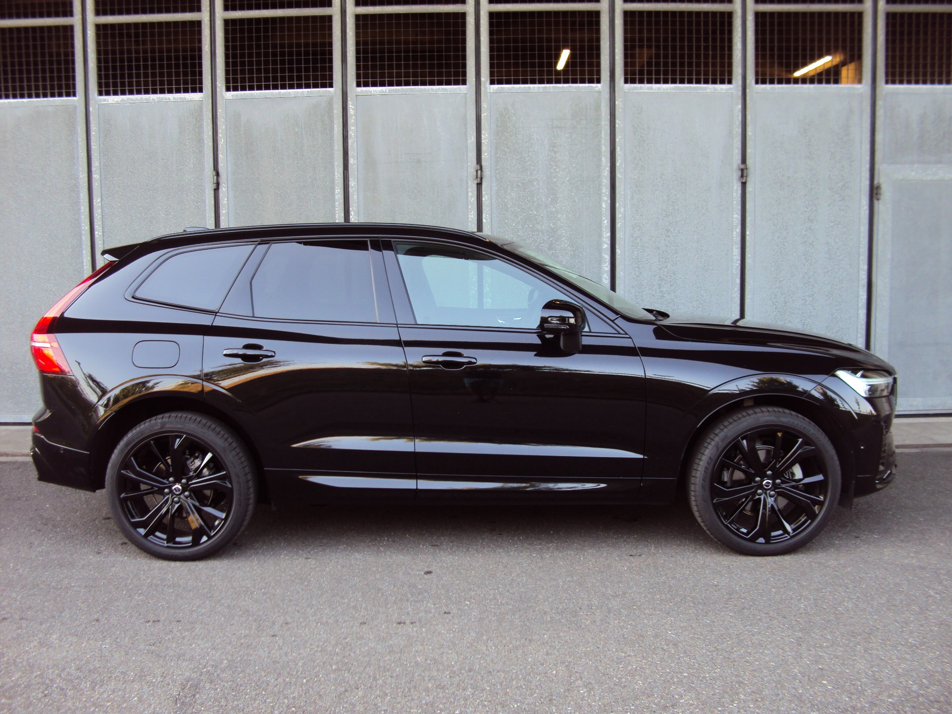 VOLVO XC60 B5 Benzin Mild Hybrid AWDPLUS Black Edition Geartronic-image-6