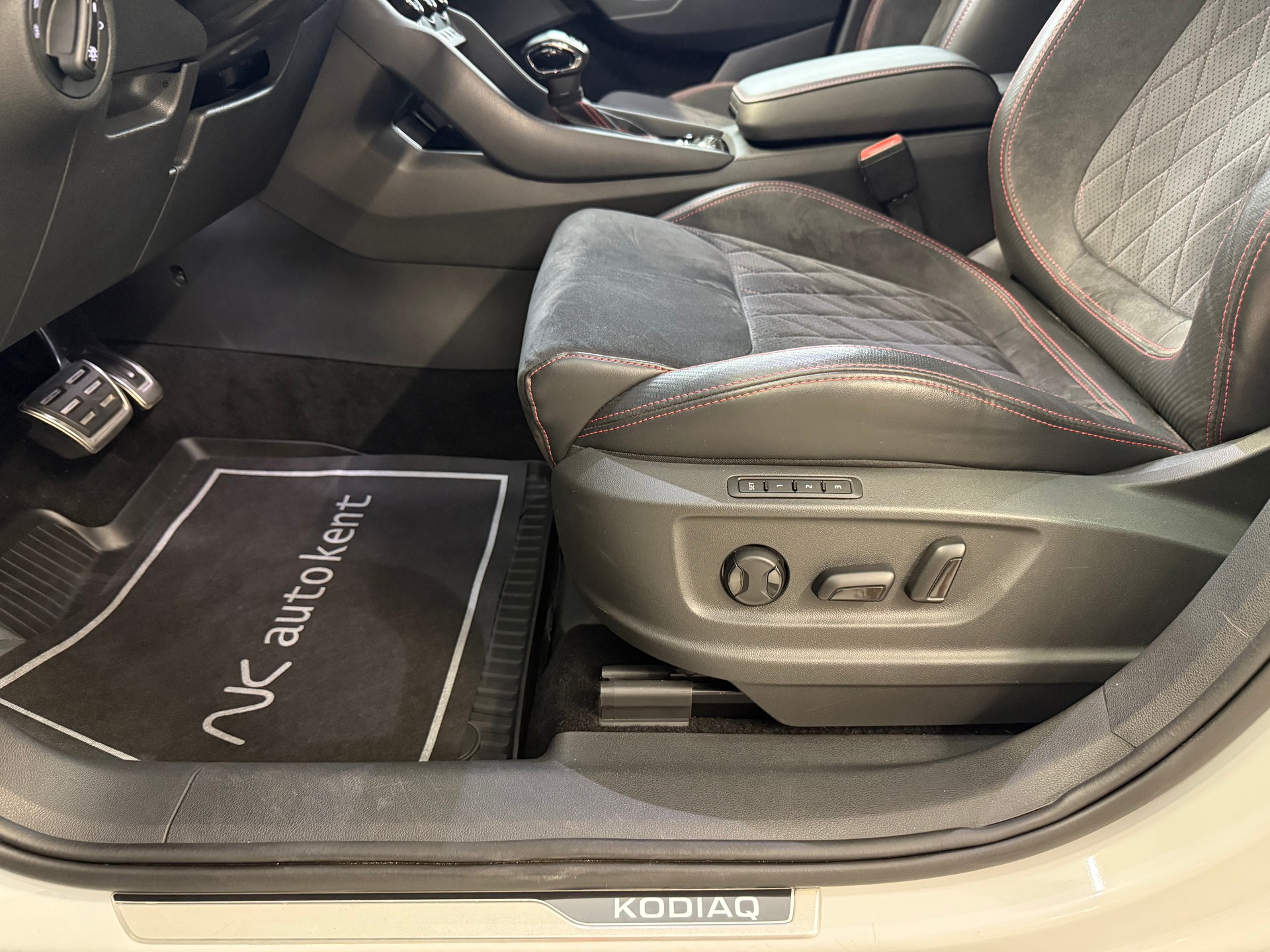 SKODA Kodiaq 2.0 Bi-TDI SCR RS 4x4 DSG-image-13