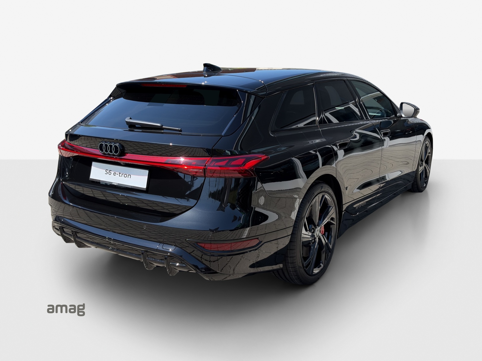 AUDI S6 Avant e-tron quattro-image-4