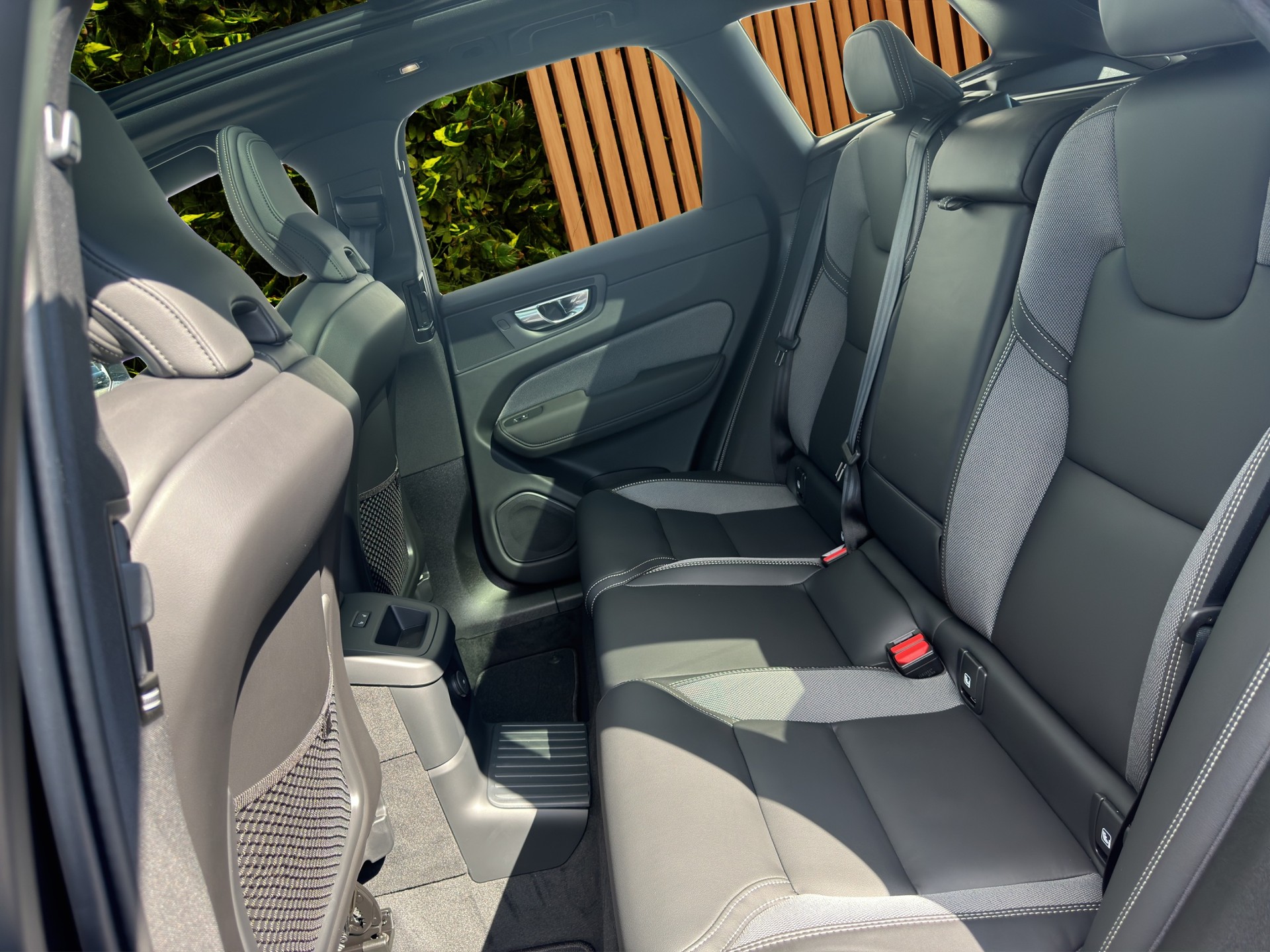 VOLVO XC60 2.0 T8 TE Black Edition eAWD-image-14