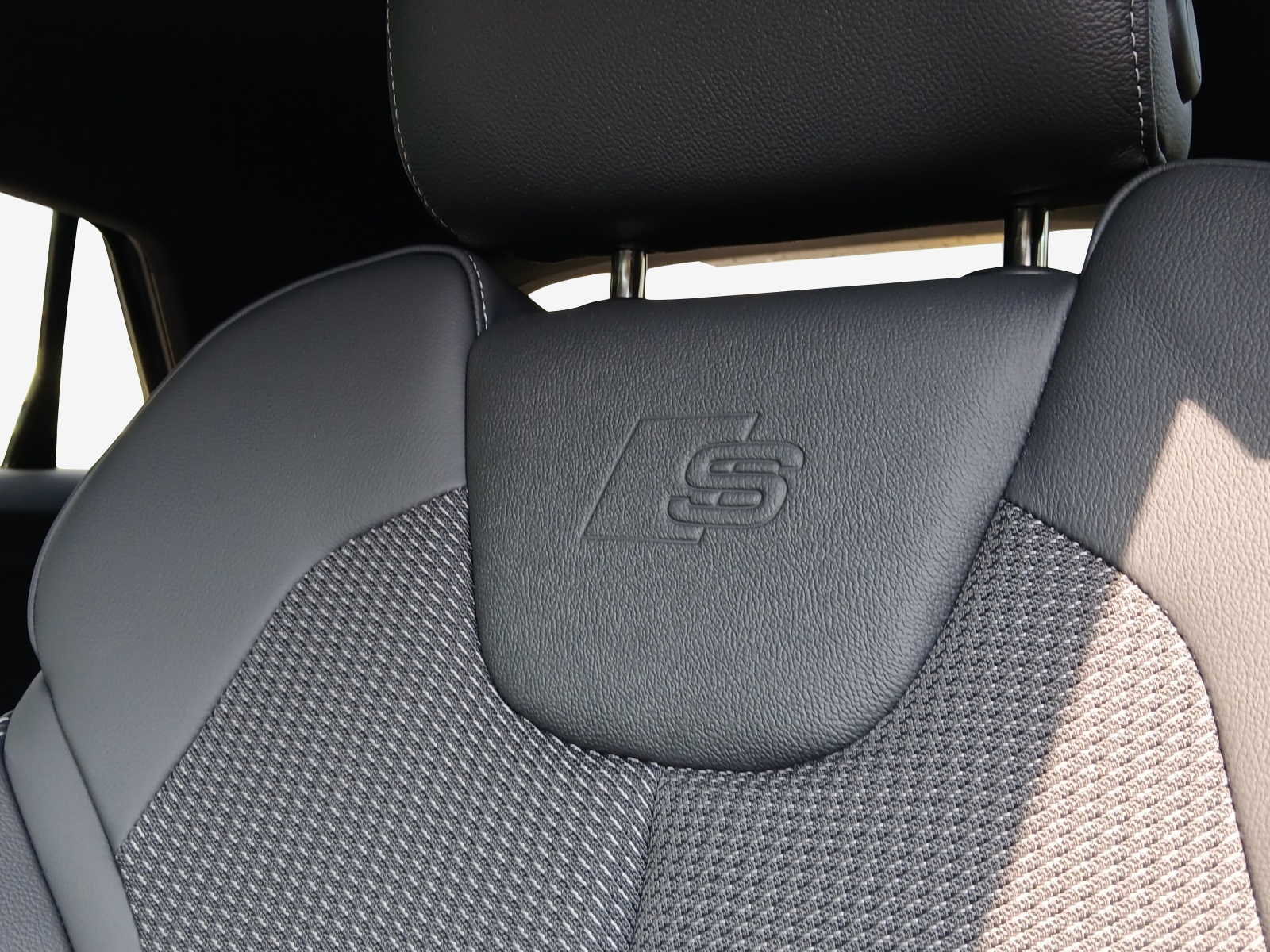AUDI Q2 35 TFSI S-tronic-image-14