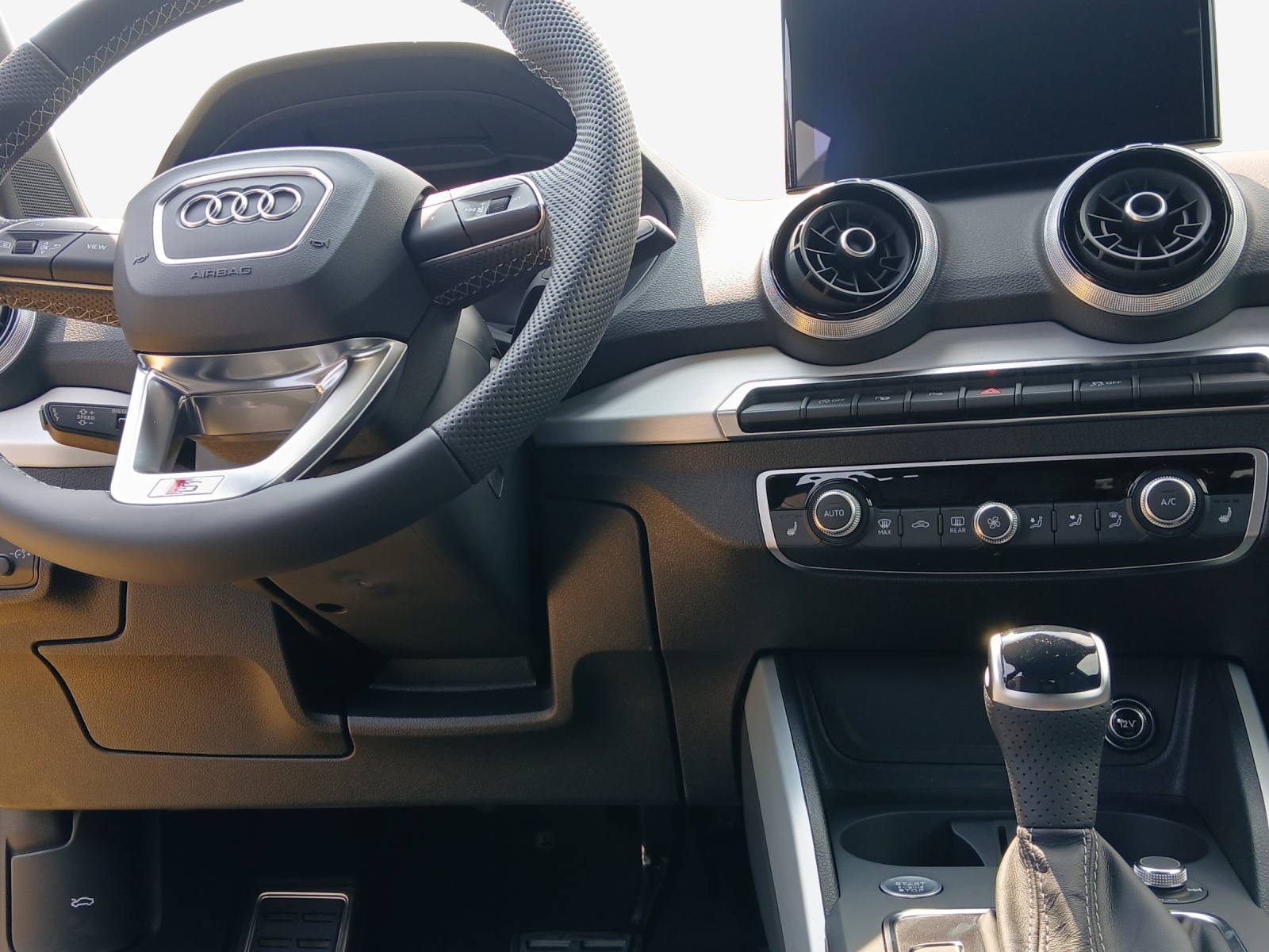 AUDI Q2 35 TFSI S-tronic-image-8