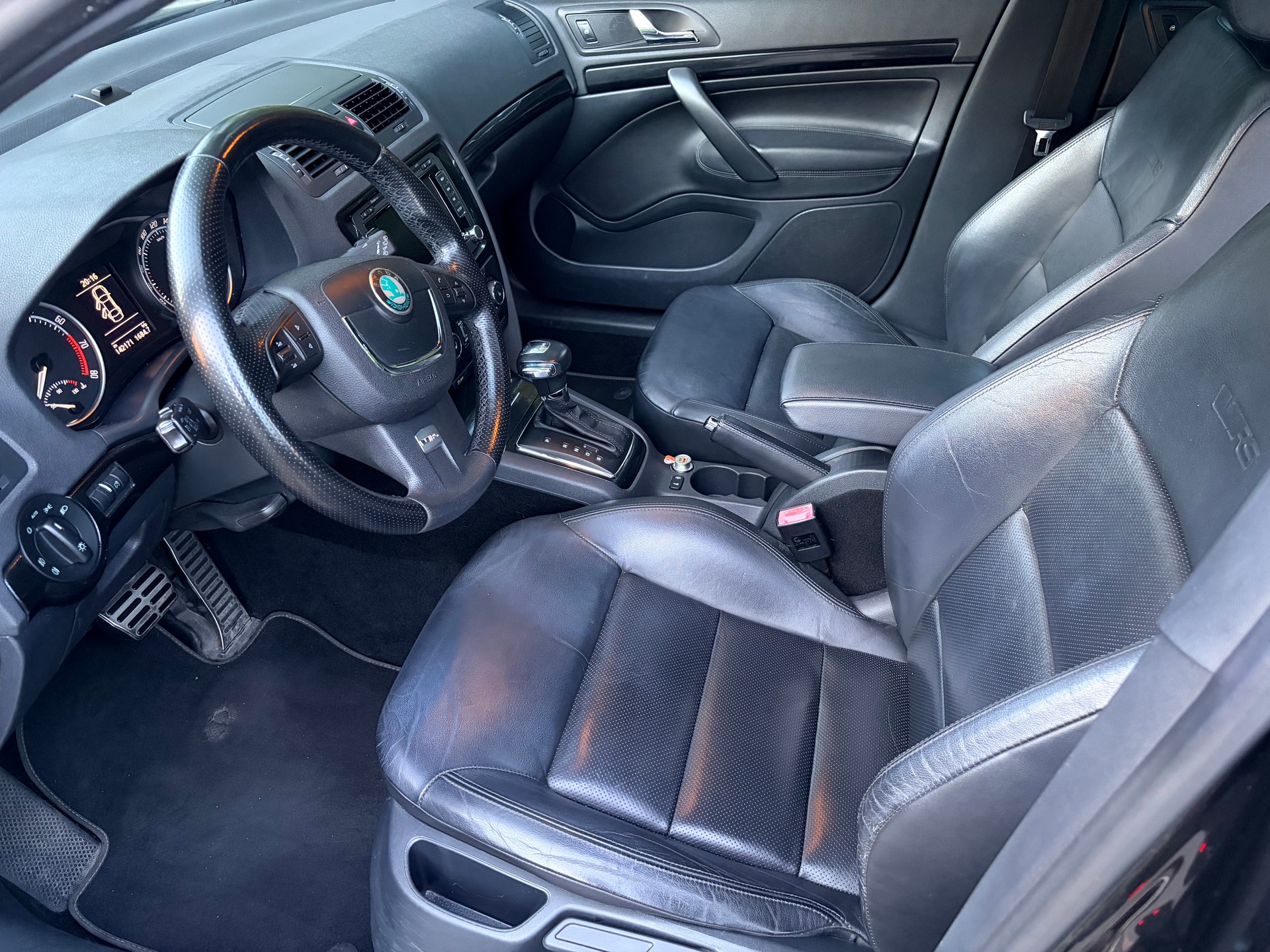 SKODA 2.0 TFSI 200 RS DSG-image-9