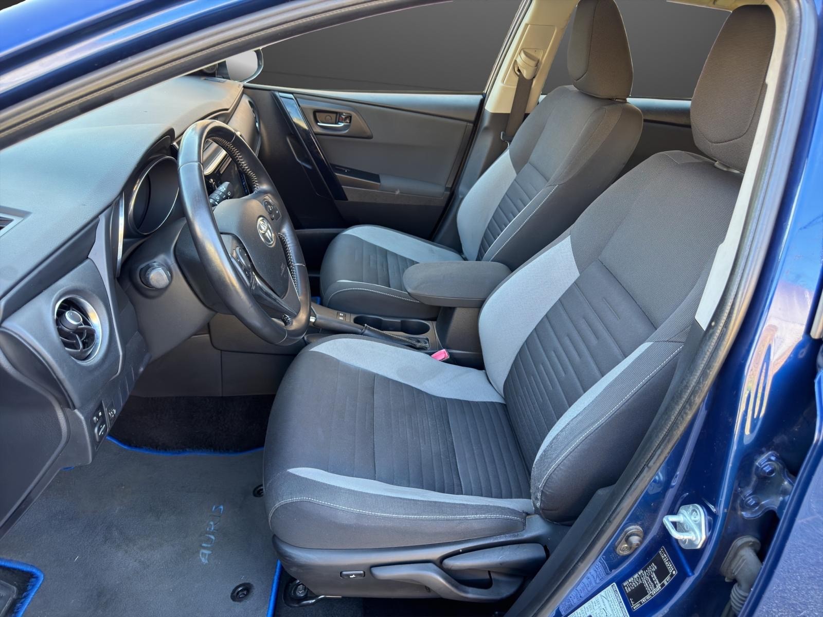 TOYOTA Auris Touring Sports 1.8 HSD Luna e-CVT-image-6