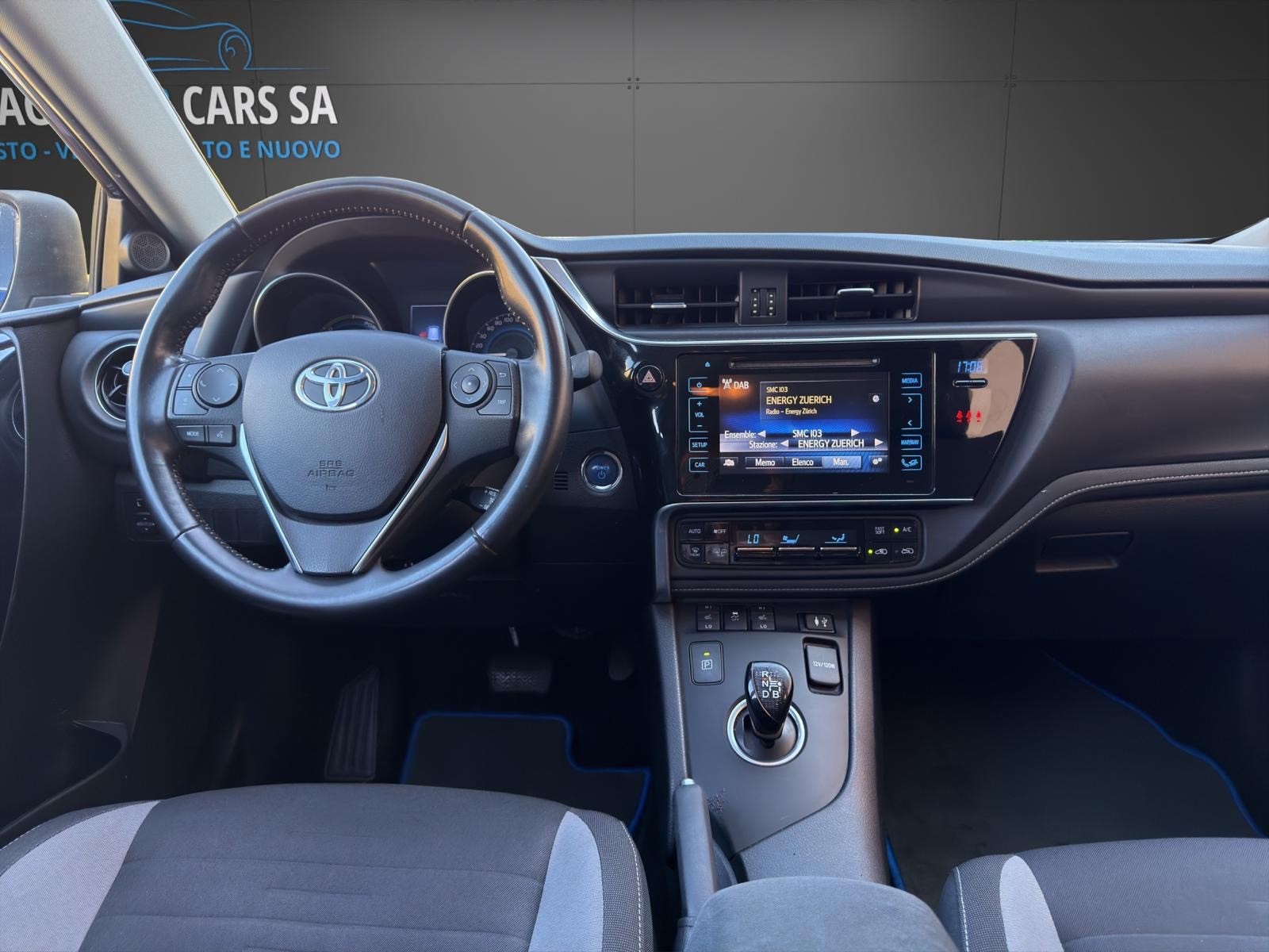 TOYOTA Auris Touring Sports 1.8 HSD Luna e-CVT-image-13