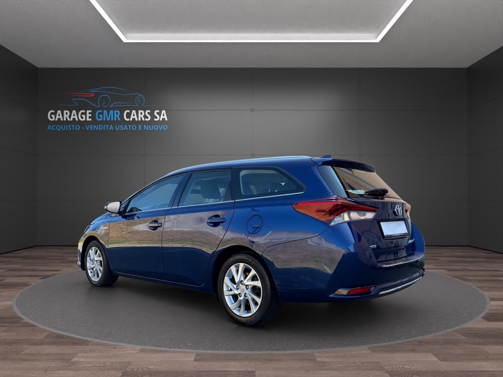 TOYOTA Auris Touring Sports 1.8 HSD Luna e-CVT-image-3