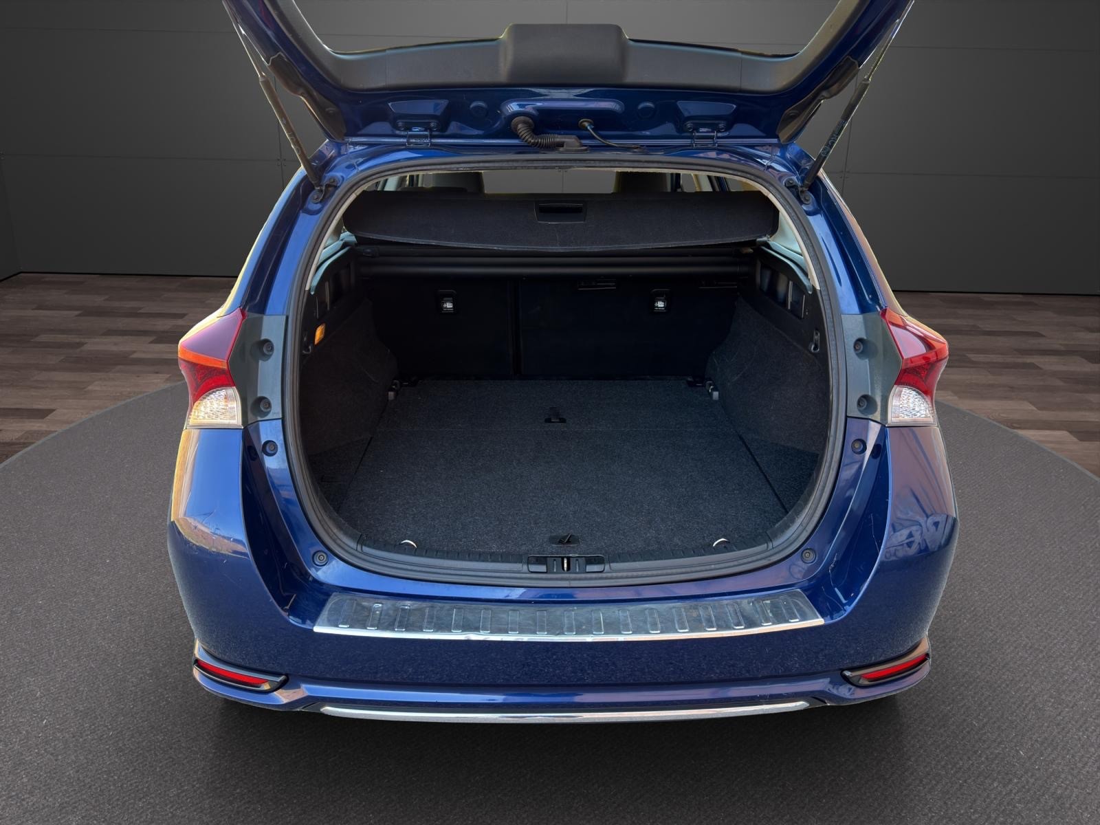 TOYOTA Auris Touring Sports 1.8 HSD Luna e-CVT-image-10