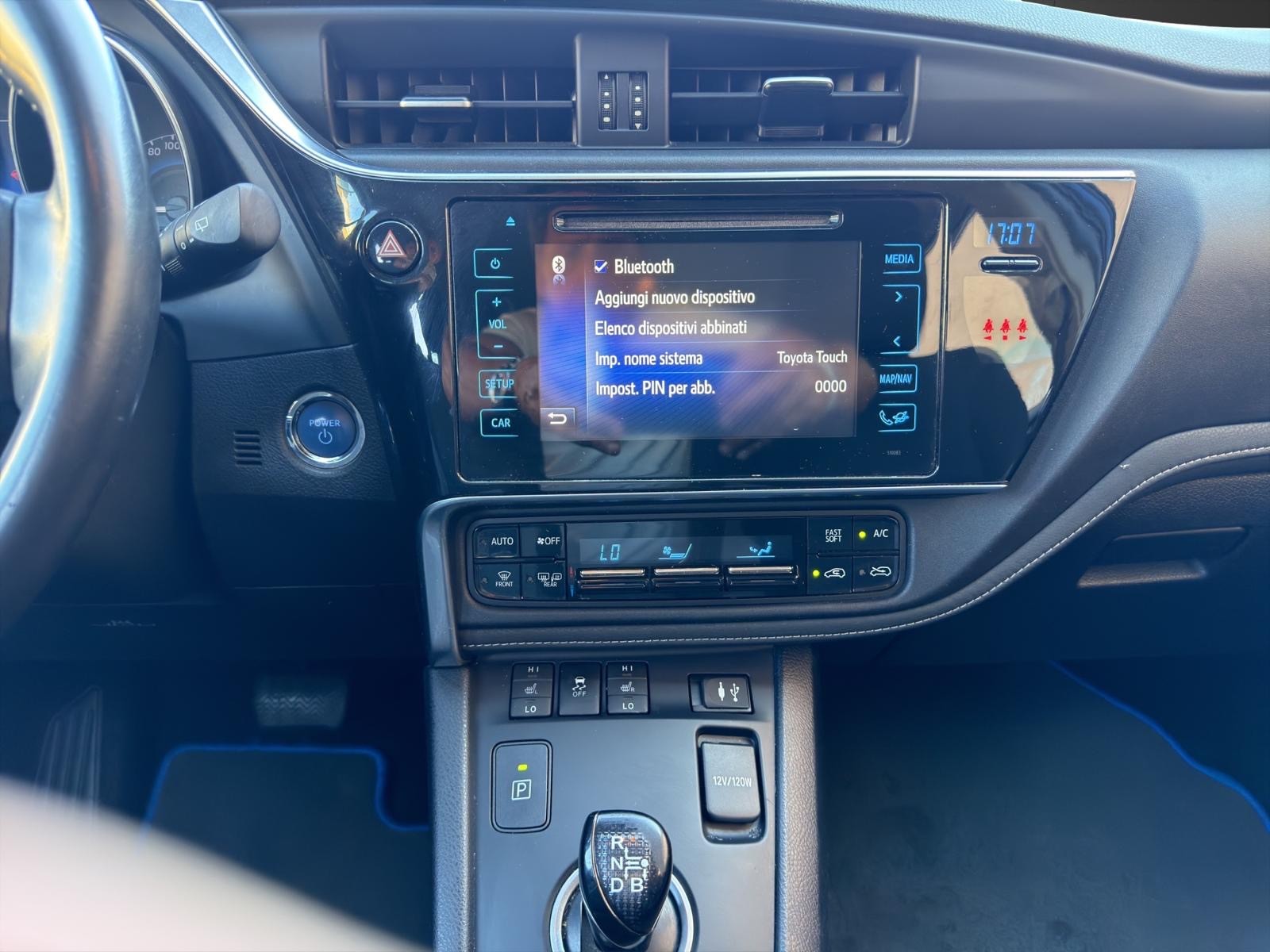 TOYOTA Auris Touring Sports 1.8 HSD Luna e-CVT-image-7
