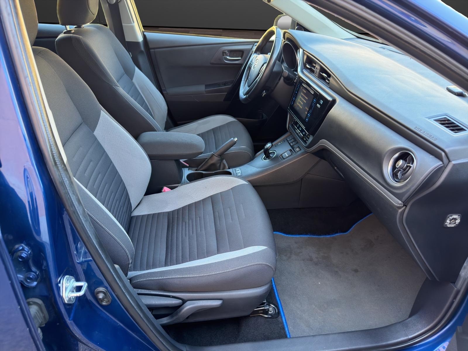 TOYOTA Auris Touring Sports 1.8 HSD Luna e-CVT-image-11