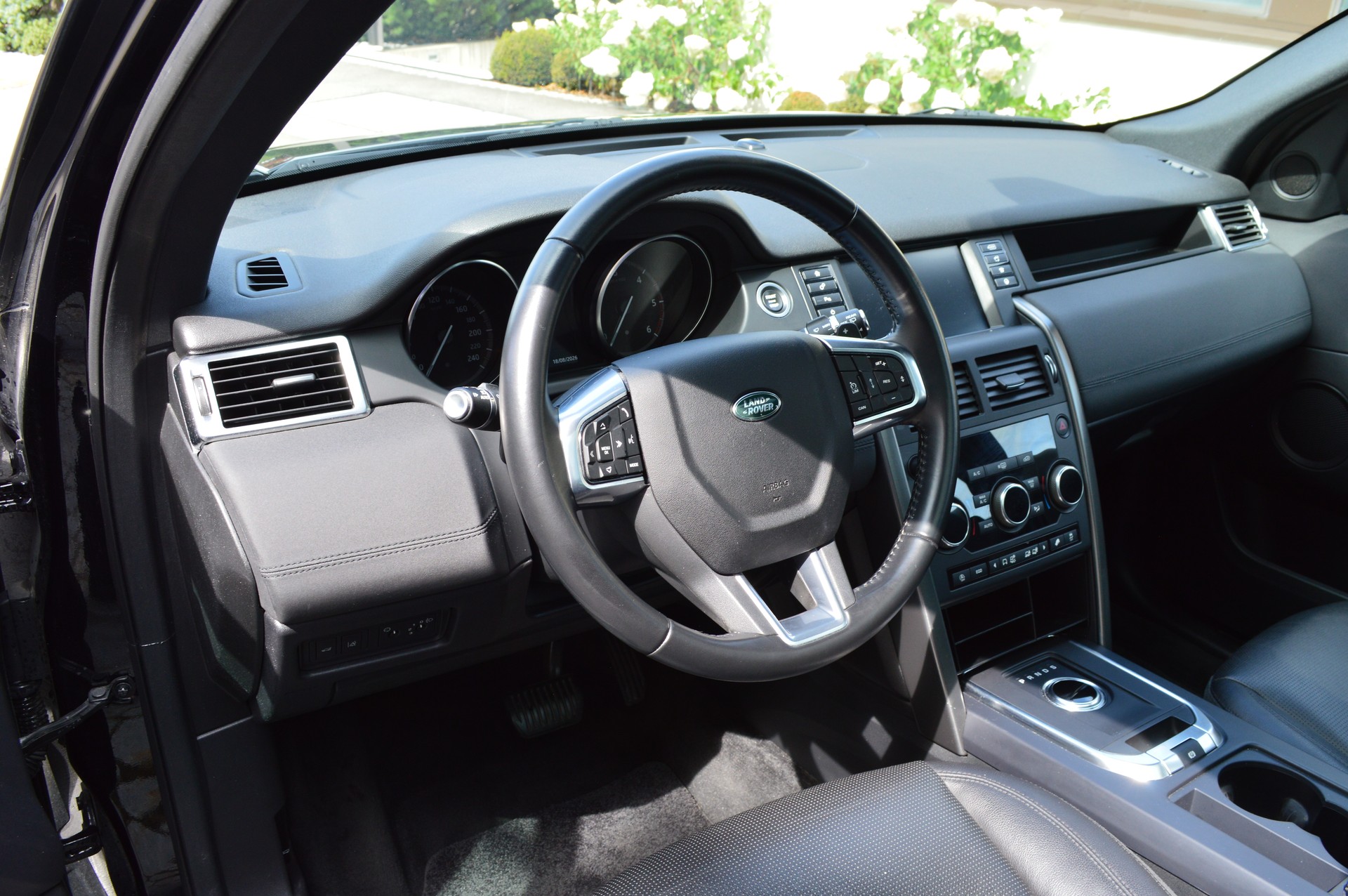 LAND ROVER Discovery Sport 2.0 TD4 HSE-image-5