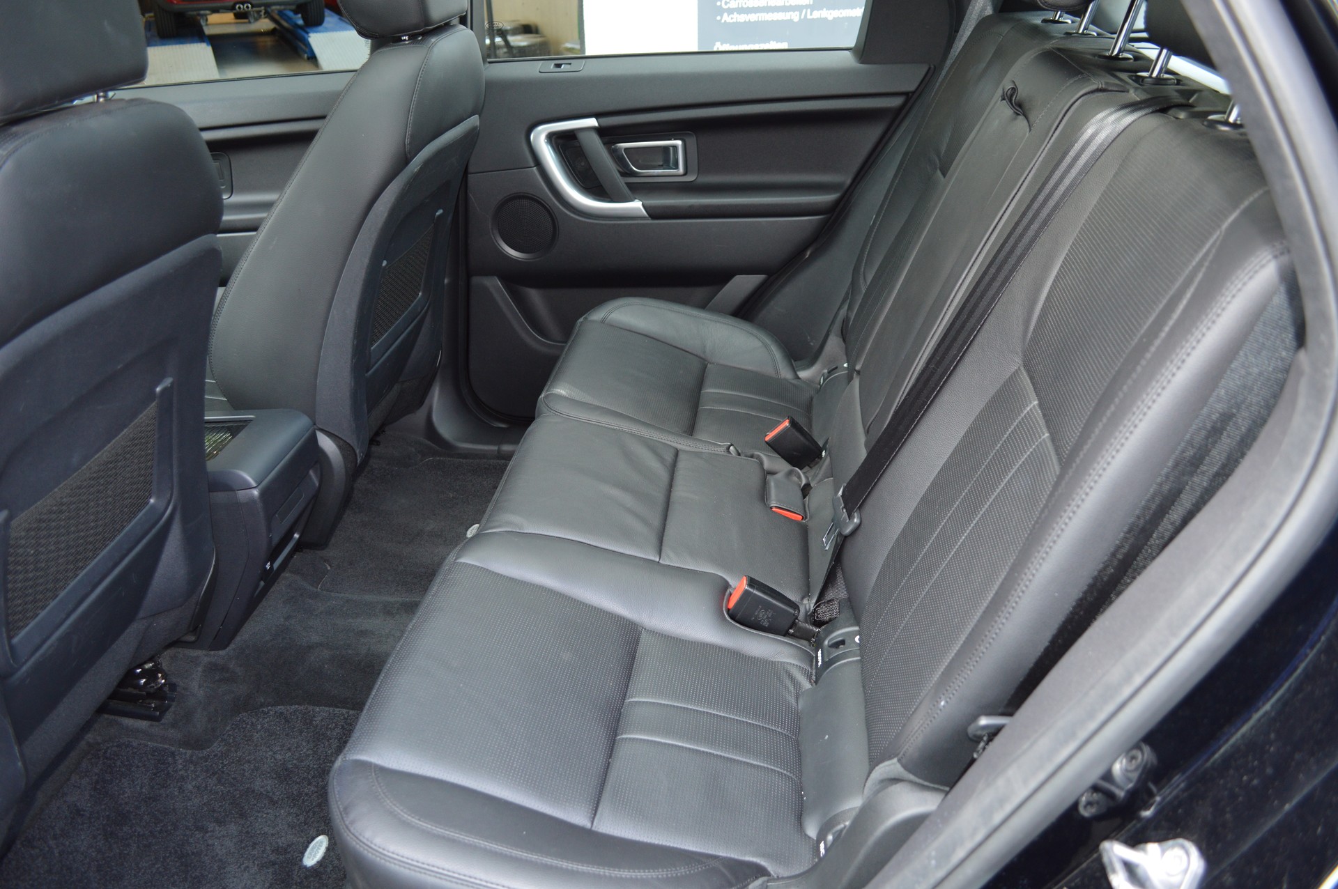 LAND ROVER Discovery Sport 2.0 TD4 HSE-image-8