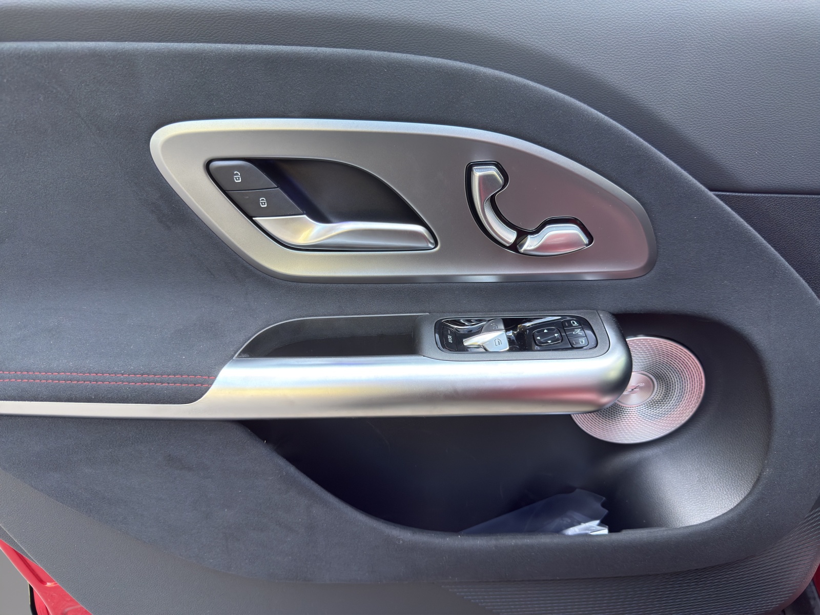 MERCEDES-BENZ GLB 350 4MATIC with EQ Technology-image-12
