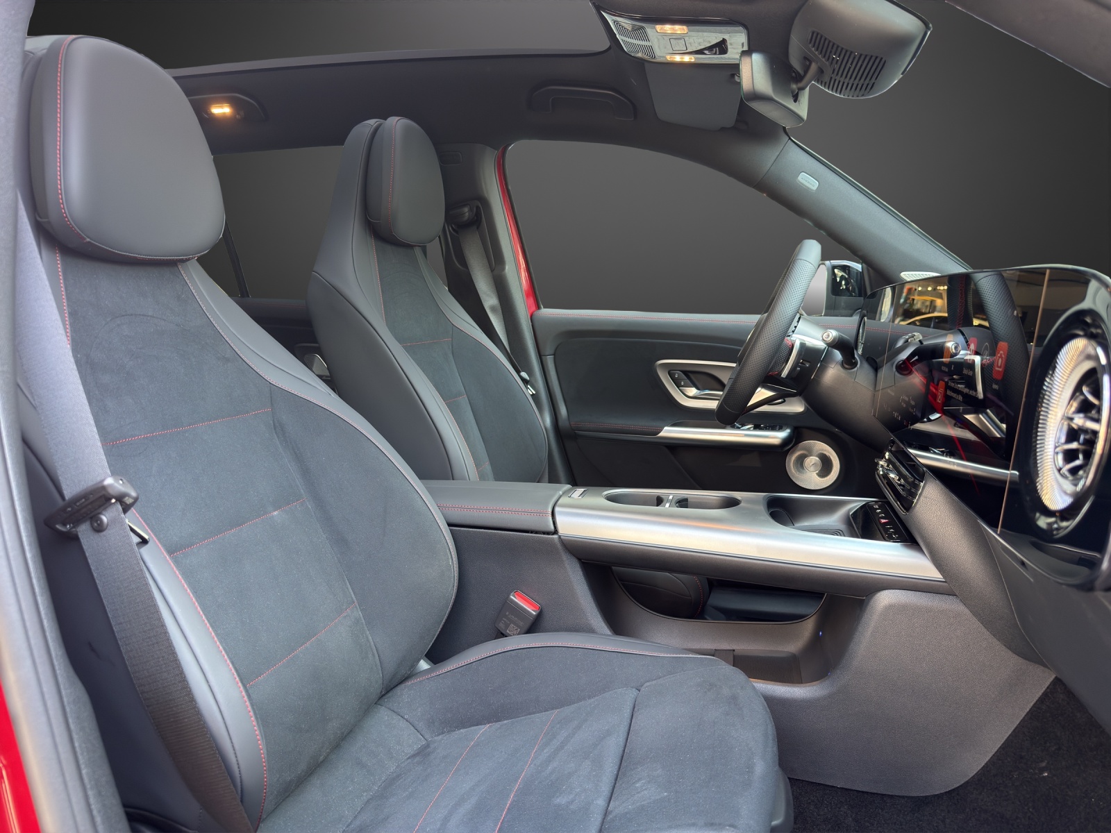 MERCEDES-BENZ GLB 350 4MATIC with EQ Technology-image-11