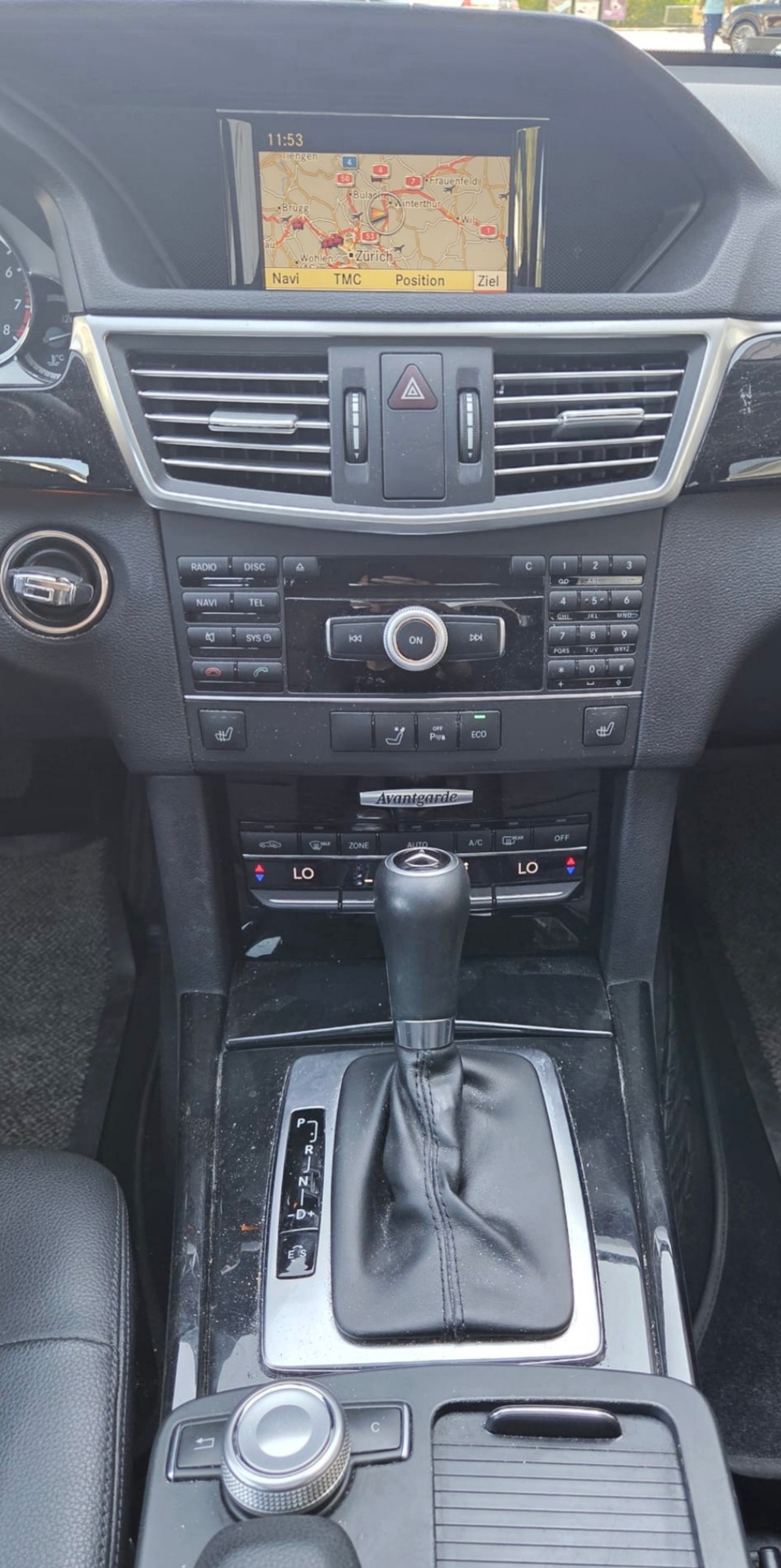 MERCEDES-BENZ E 200 CGI BlueEfficiency Avantgarde Automatic-image-7