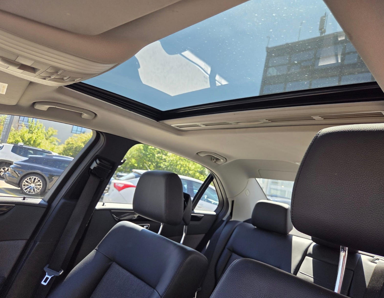 MERCEDES-BENZ E 200 CGI BlueEfficiency Avantgarde Automatic-image-10