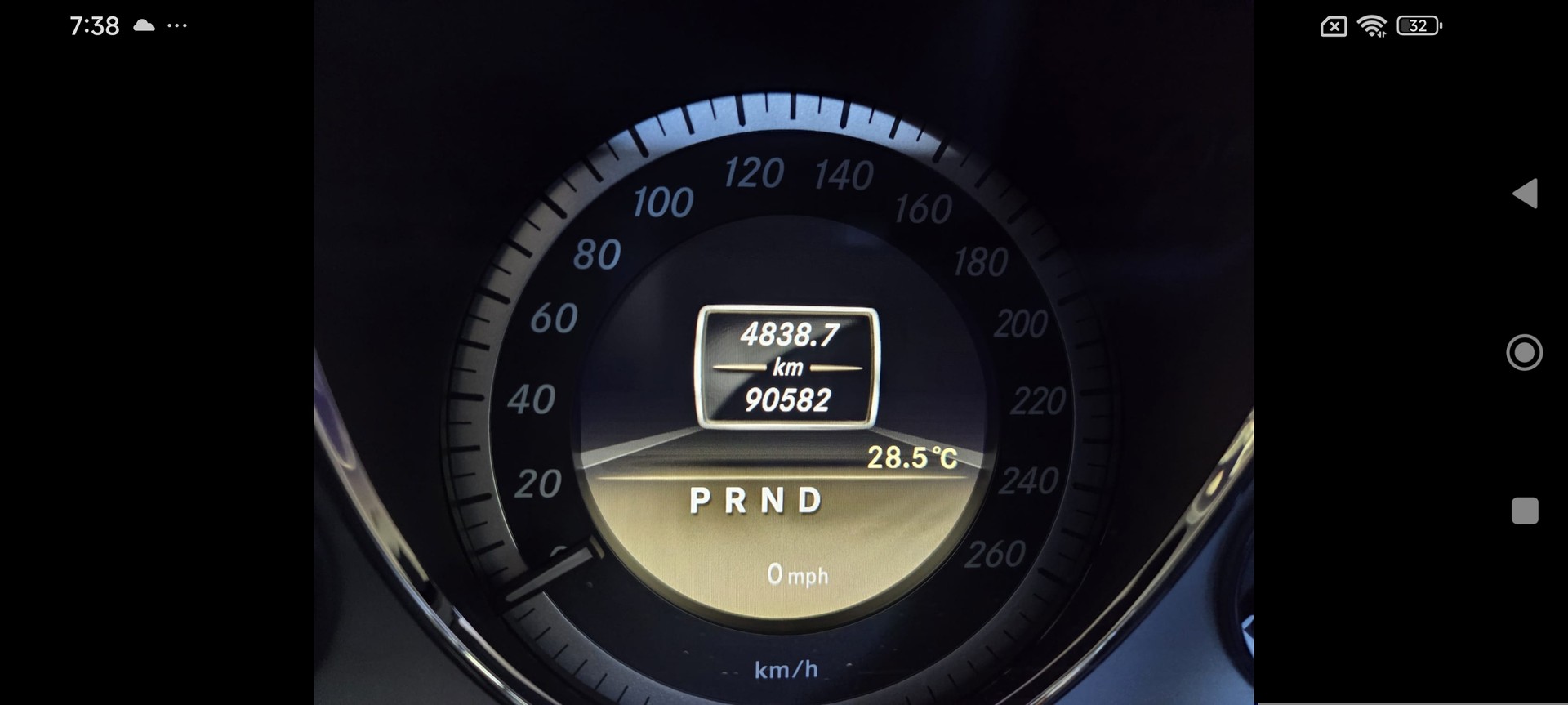MERCEDES-BENZ E 200 CGI BlueEfficiency Avantgarde Automatic-image-11