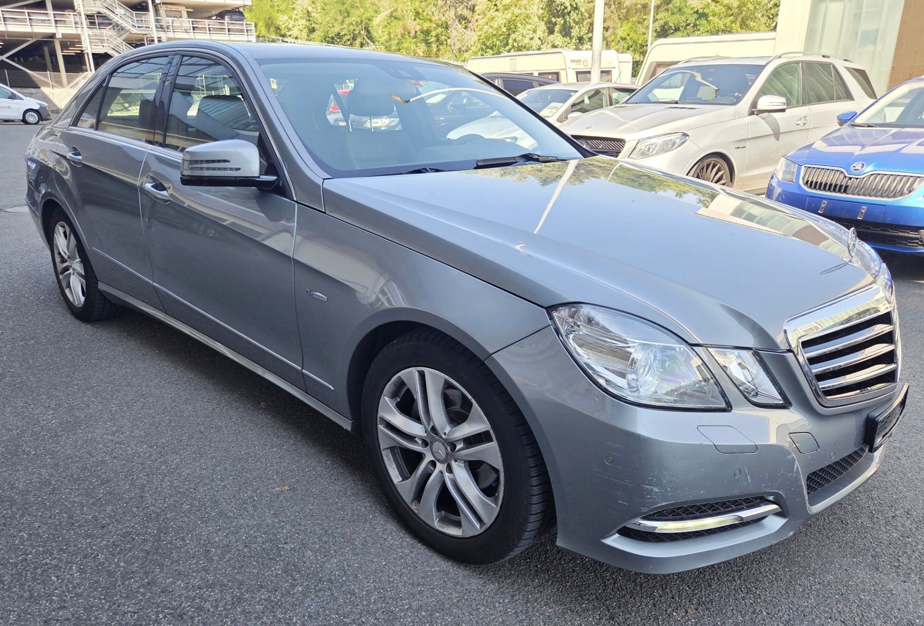 MERCEDES-BENZ E 200 CGI BlueEfficiency Avantgarde Automatic-image-1
