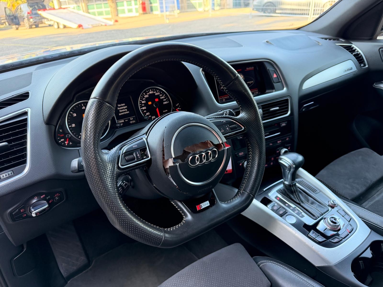 AUDI Q5 3.0 TDI clean quattro S-tronic-image-8