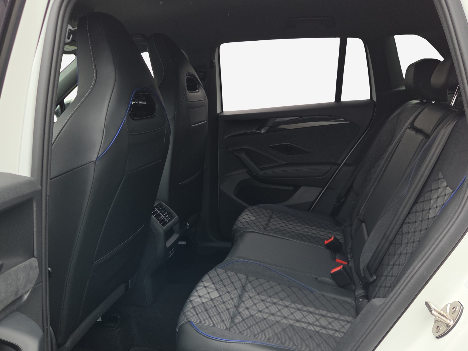 VW Tiguan 1.5 TSI evo2 mHEV R-Line DSG-image-8