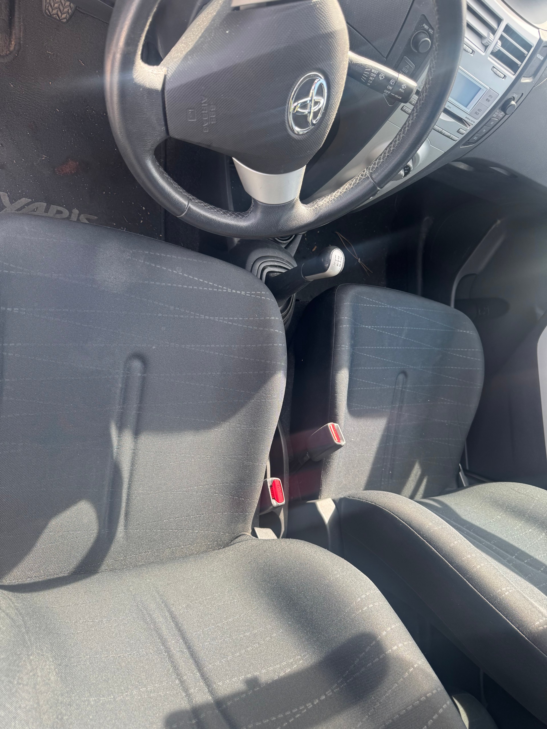 TOYOTA Yaris 1.3 Linea Luna-image-12