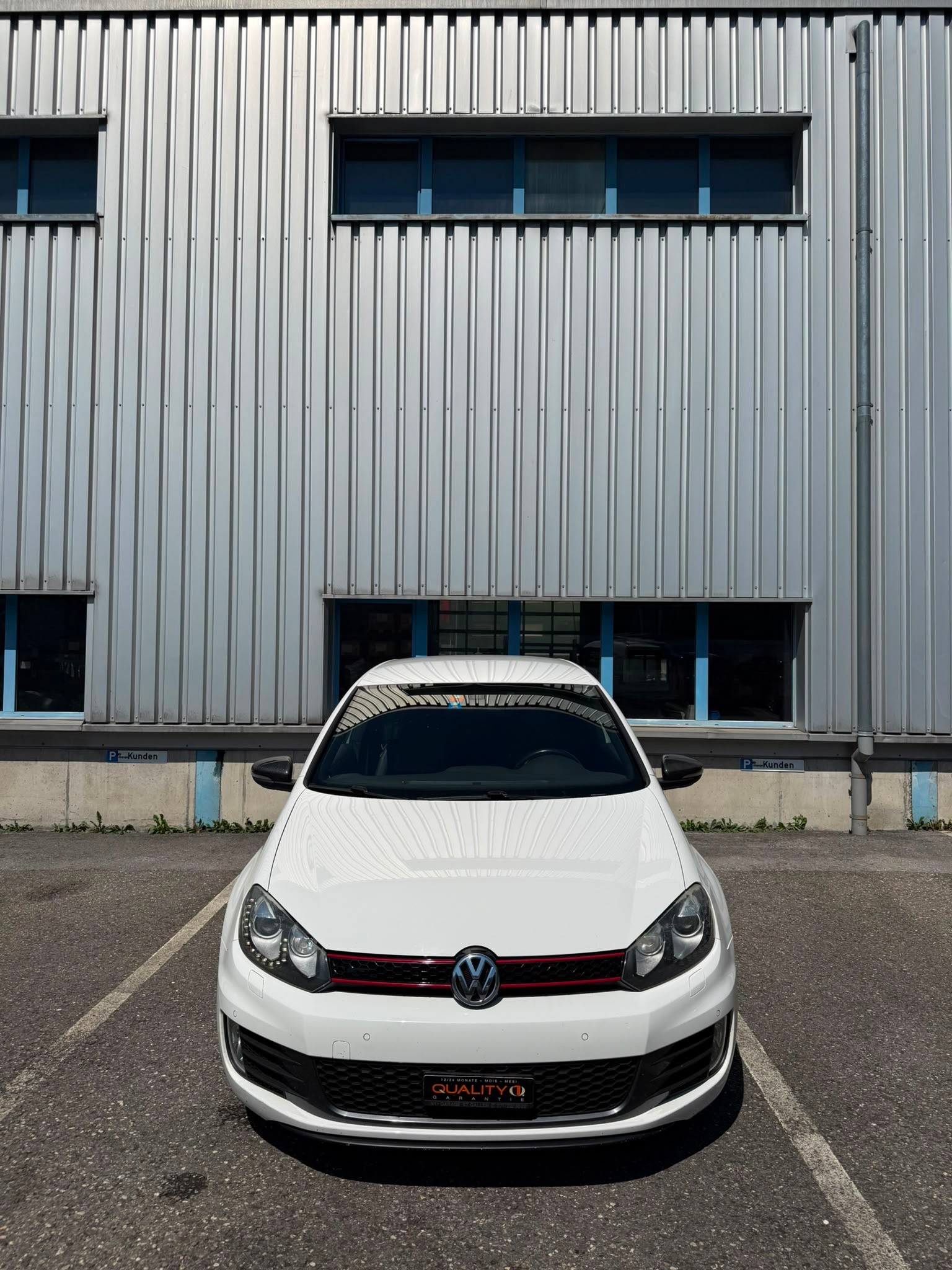 VW Golf 2.0 TSI GTI Team DSG-showroom-element-1