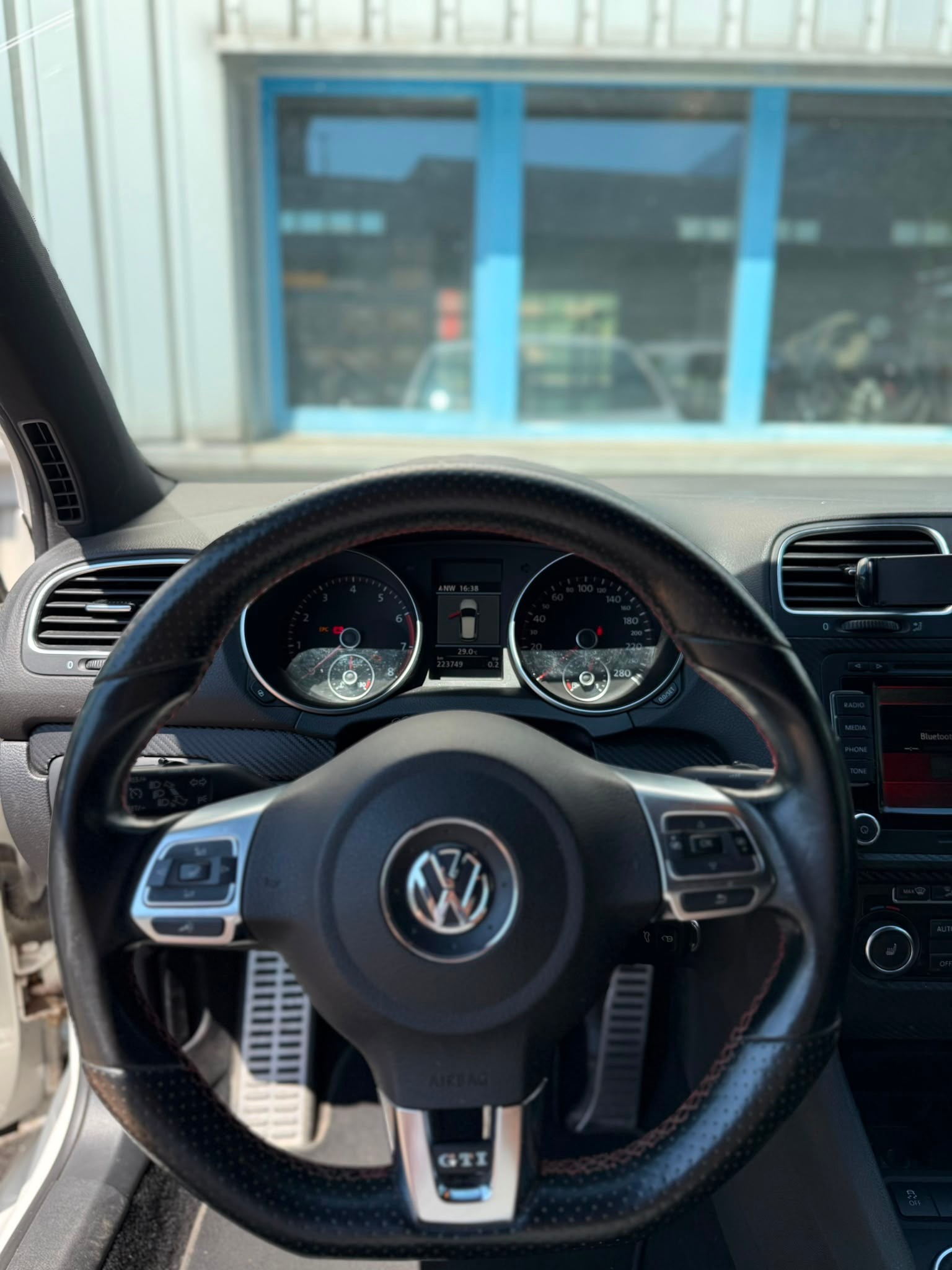 VW Golf 2.0 TSI GTI Team DSG-image-6