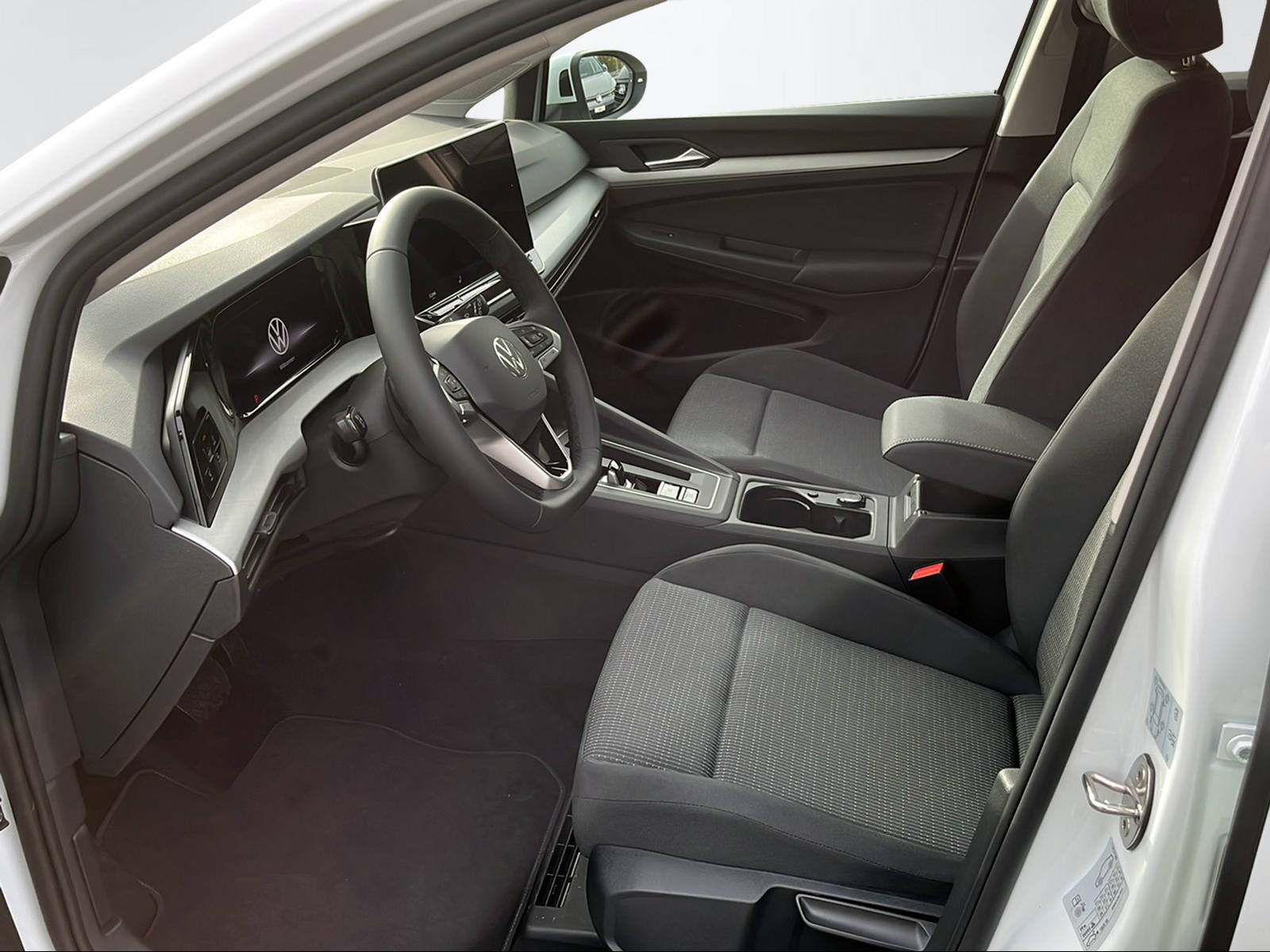 VW Golf VIII 1.5 eTSI Value DSG-image-7