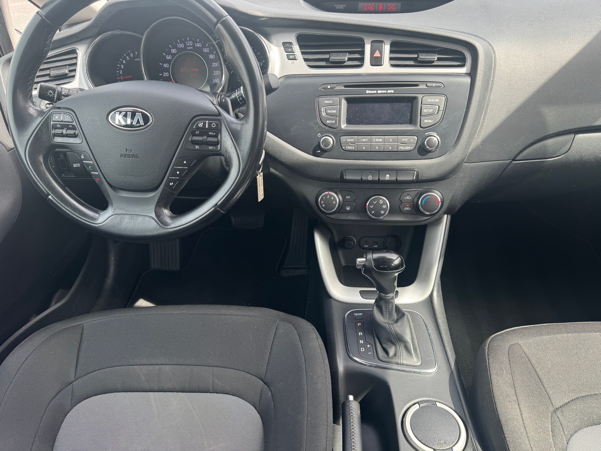 KIA Cee'd Sportswagon 1.6 GDi FiFa World Cup Ed. DCT-image-9