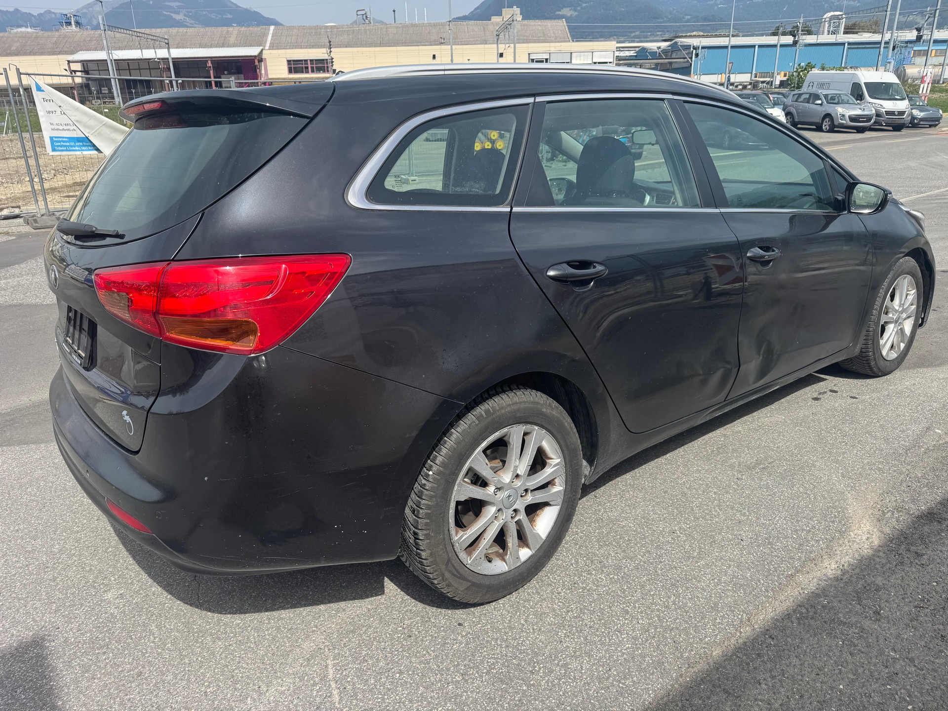 KIA Cee'd Sportswagon 1.6 GDi FiFa World Cup Ed. DCT-image-3