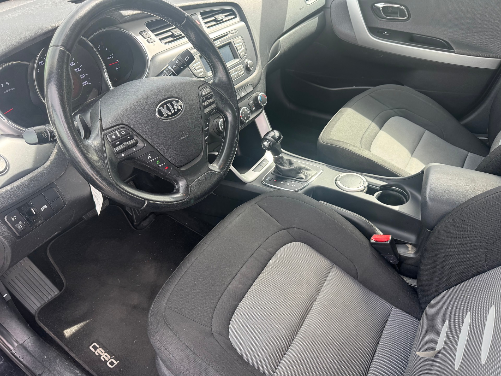 KIA Cee'd Sportswagon 1.6 GDi FiFa World Cup Ed. DCT-image-10