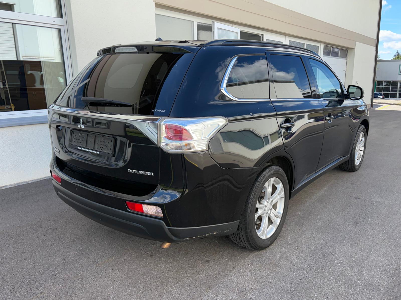 MITSUBISHI Outlander 2,2 4WD 6-G Leder 7-Platz-image-1