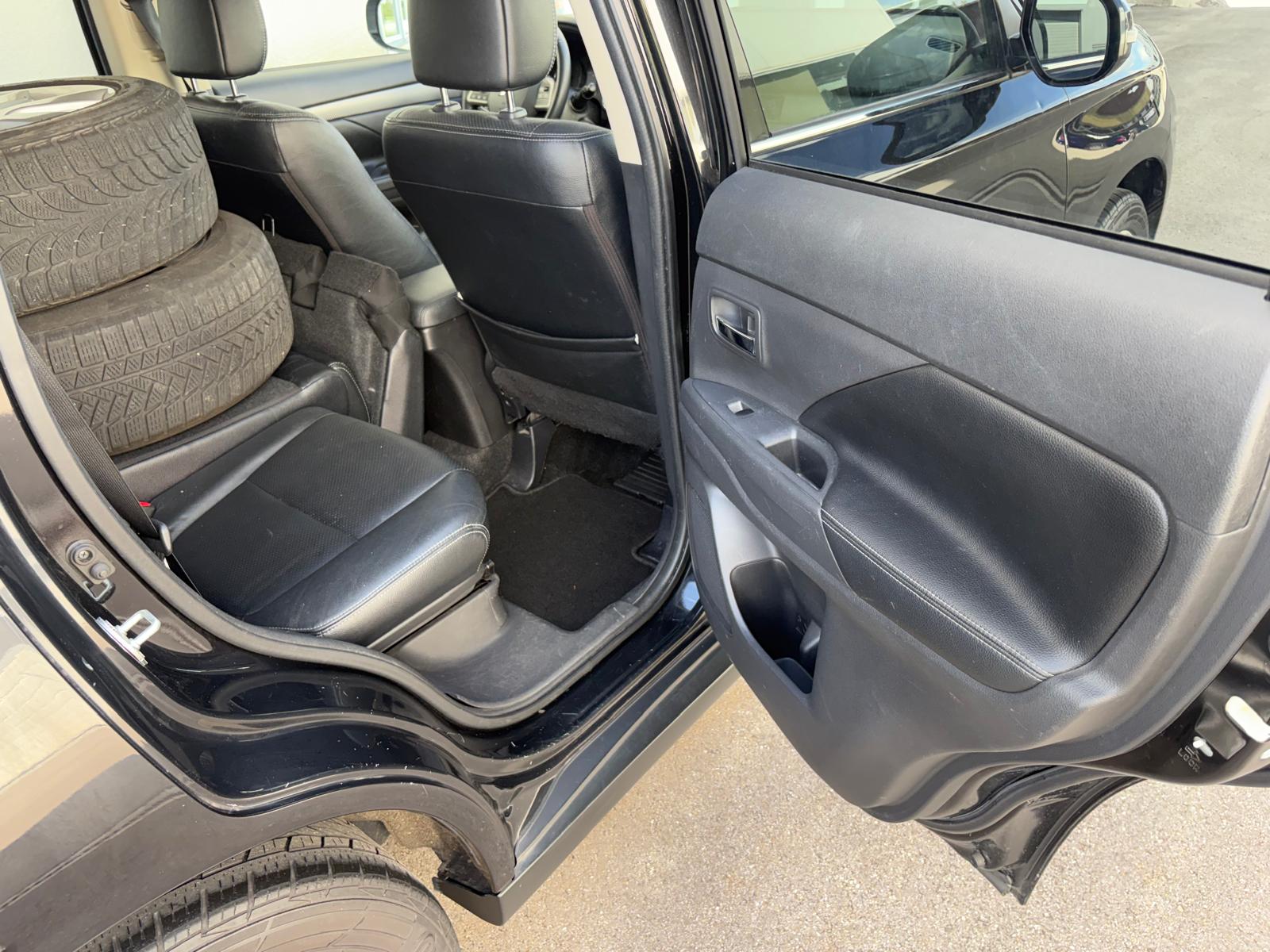 MITSUBISHI Outlander 2,2 4WD 6-G Leder 7-Platz-image-12