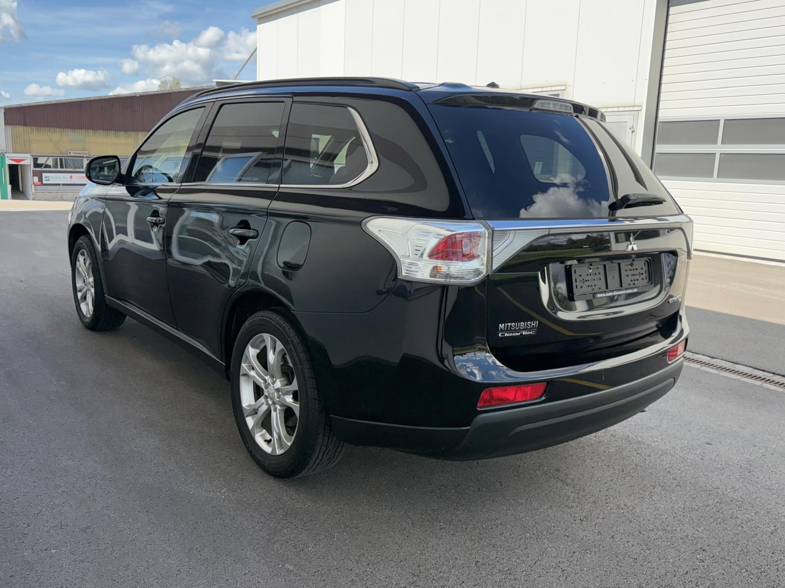 MITSUBISHI Outlander 2,2 4WD 6-G Leder 7-Platz-image-4